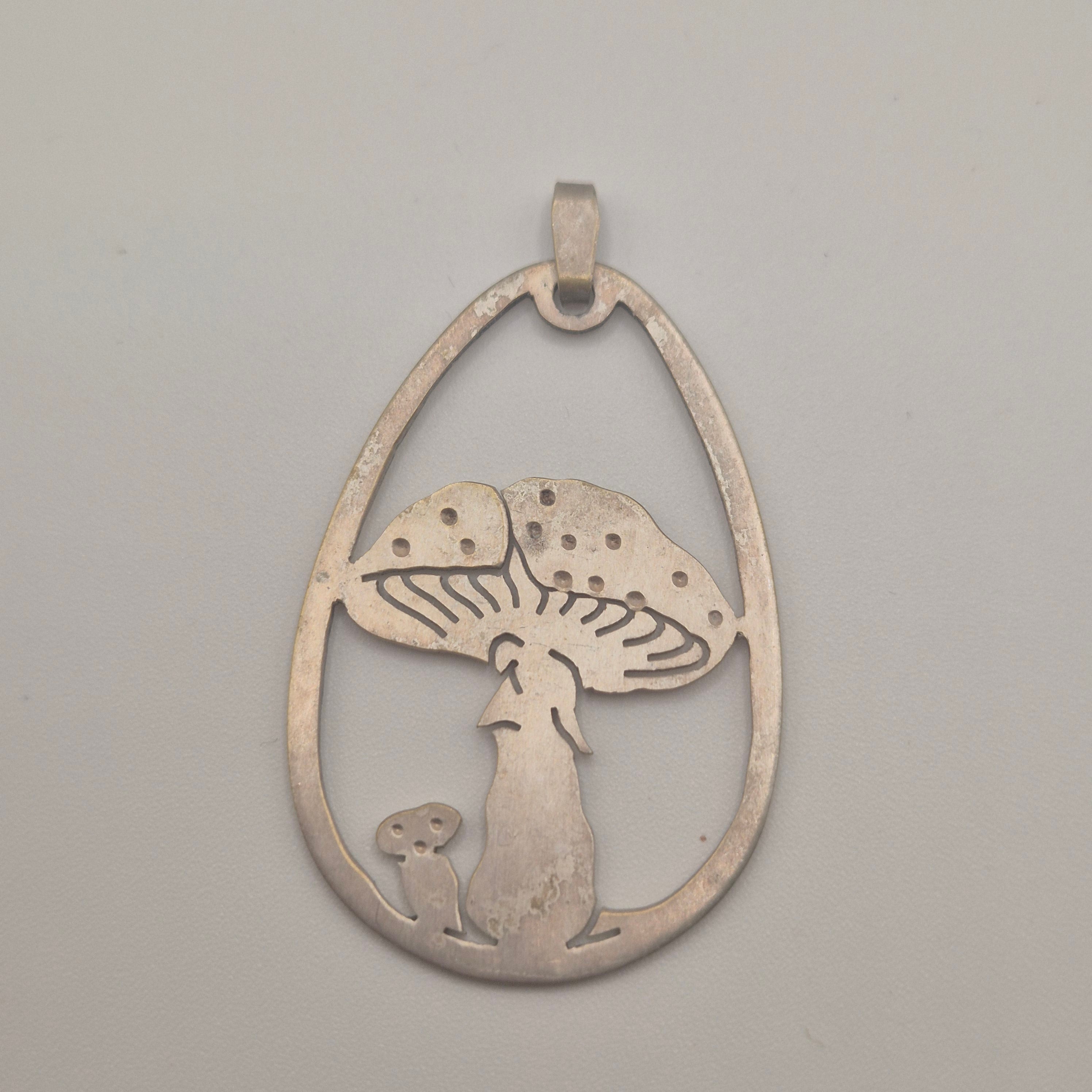 Handgemachter Vintage Pilz-Anhänger – Cut-Out Design🍄
