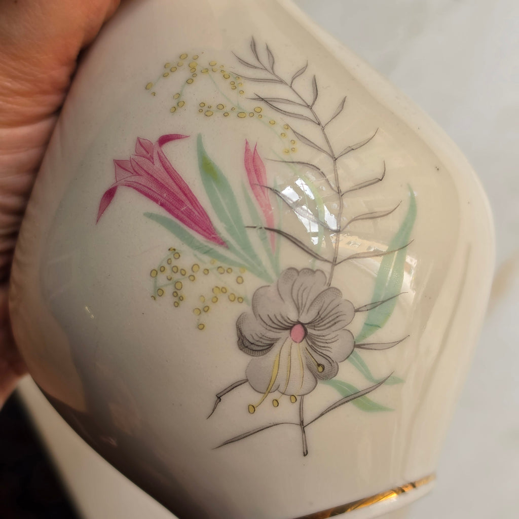 Kleine Vintage Porzellanvase - elfenbeinfarbe - Royal Porzellan Bavaria - mit Blumenmalerei