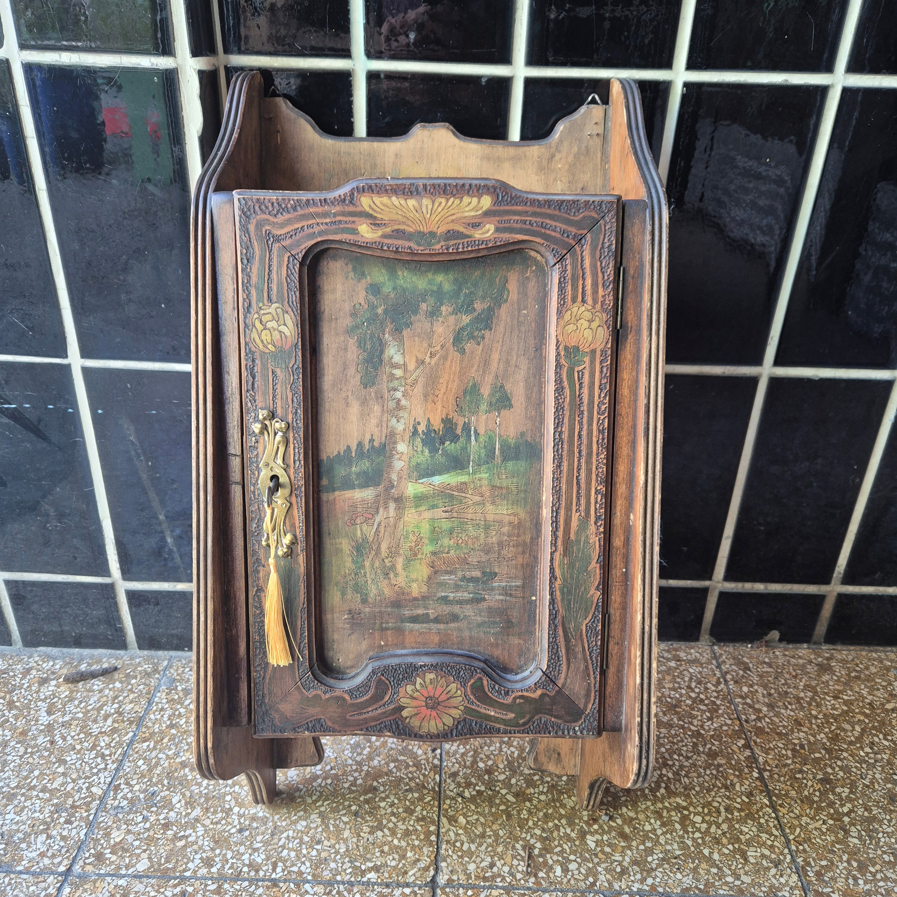 Antikes Jugendstil Hängeschränkchen - Apothekerschrank -  Nadelholz Handbemalt um 1880