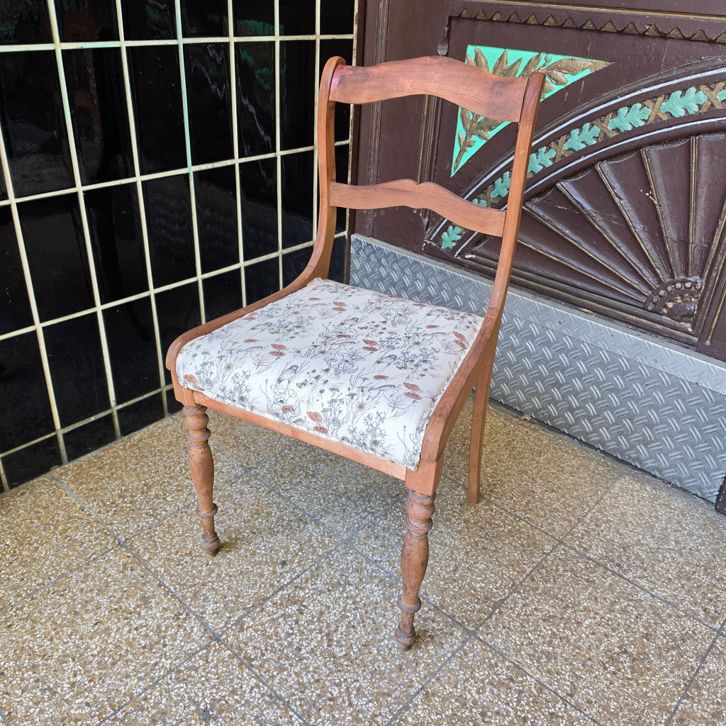 Antiker Biedermeier Stuhl - gepolstert - Nussbaumholz