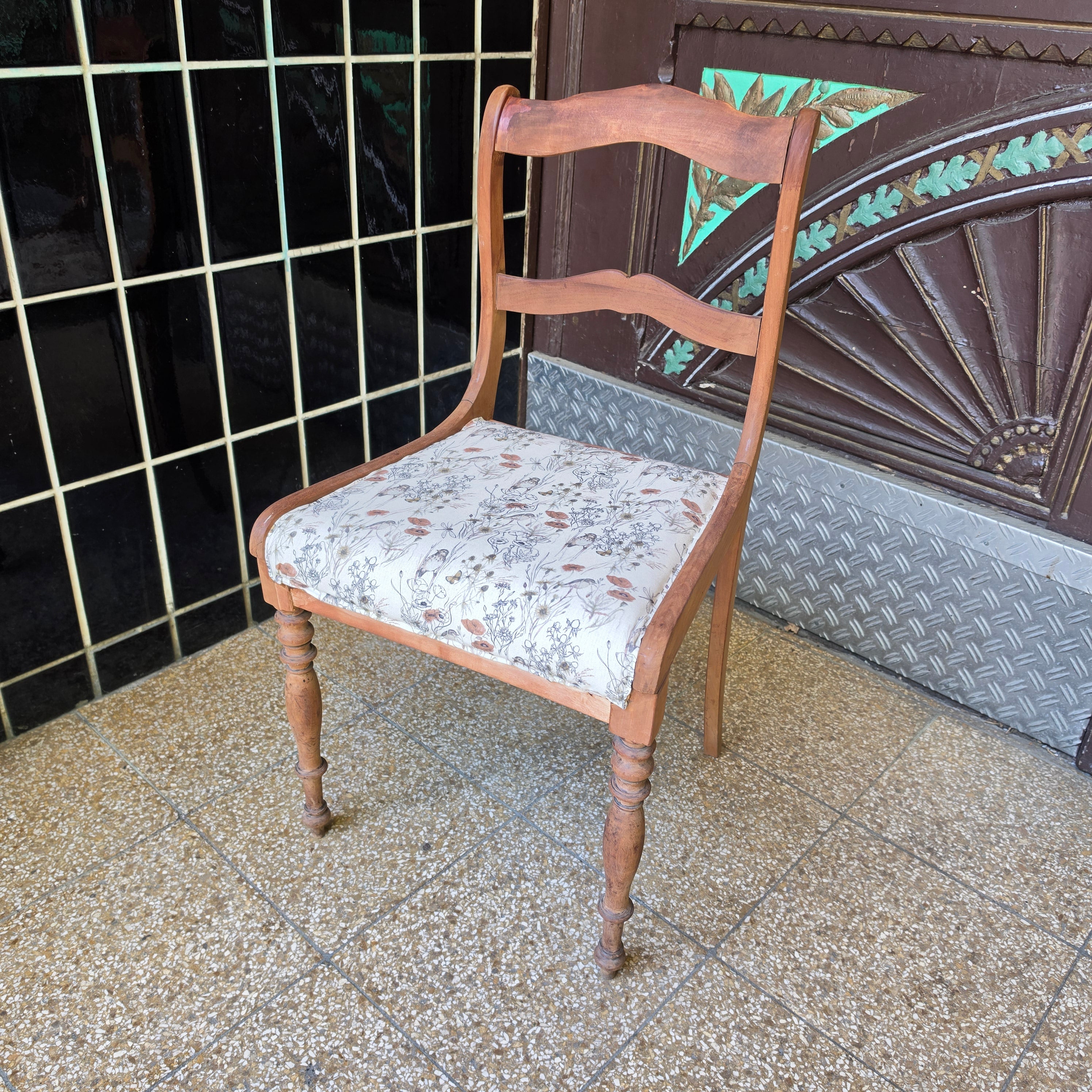 Antiker Biedermeier Stuhl - gepolstert - Nussbaumholz