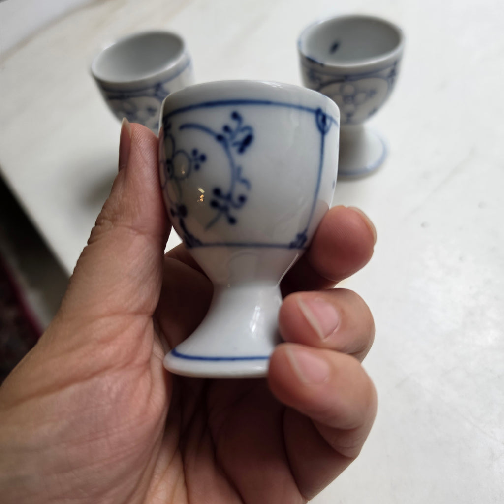 3er-Set Eierbecher aus Porzellan – Klassisches Blau-Weiß-Muster Strohblume