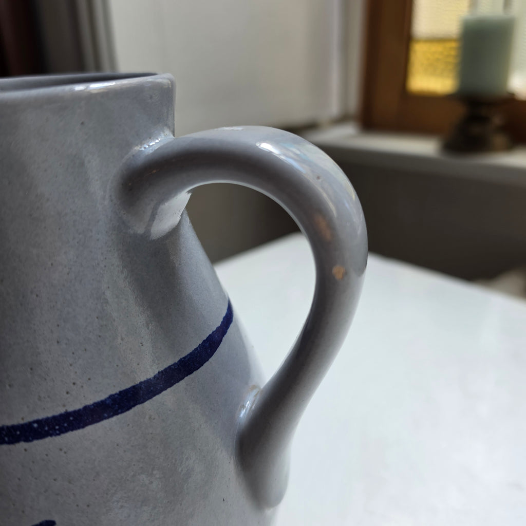 Vintage Keramik-Krug „Blumen-Dekor“ – Handmade - grau blau