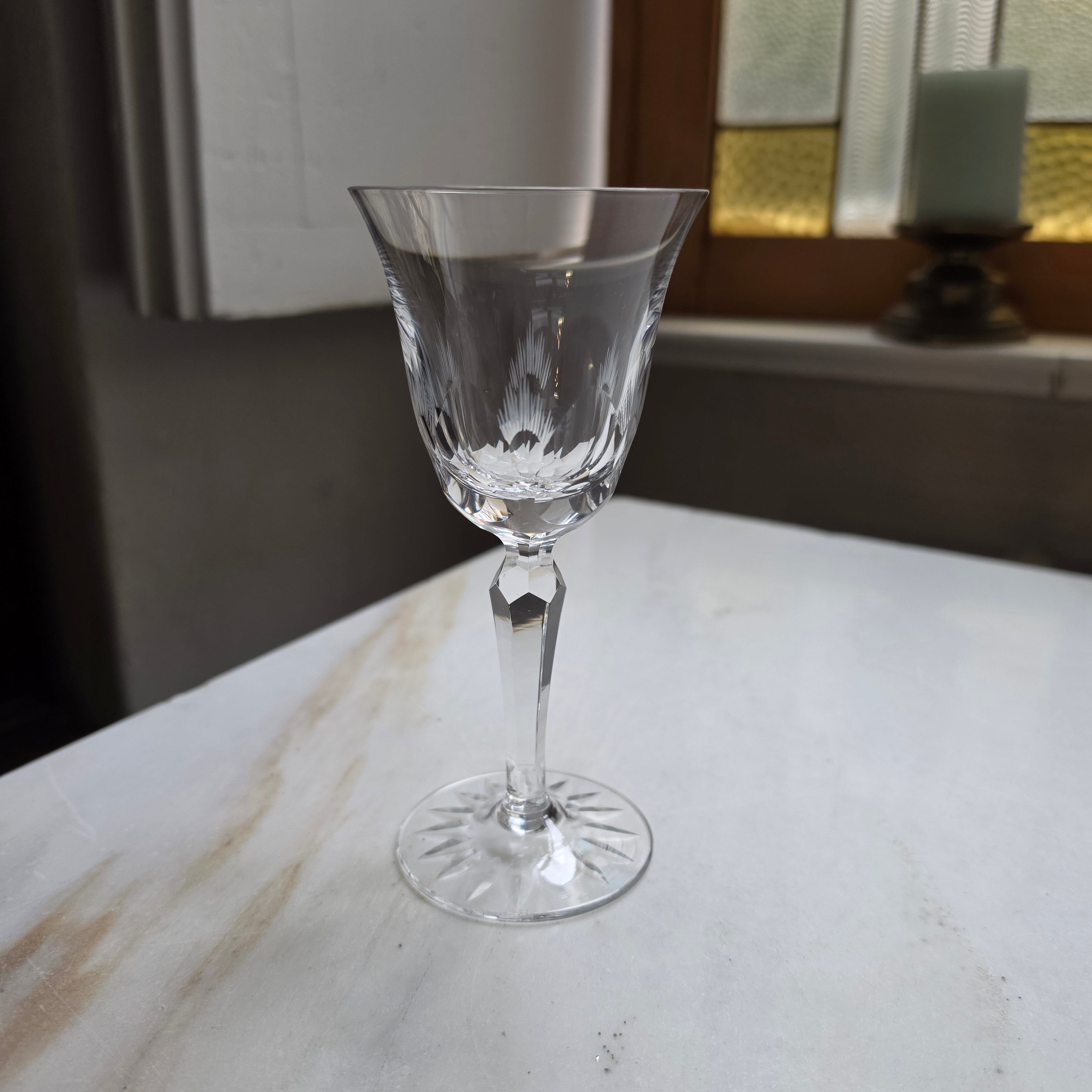 Elegantes Vintage-Likörglas aus geschliffenem Kristall – Facettierter Stiel & Sternboden