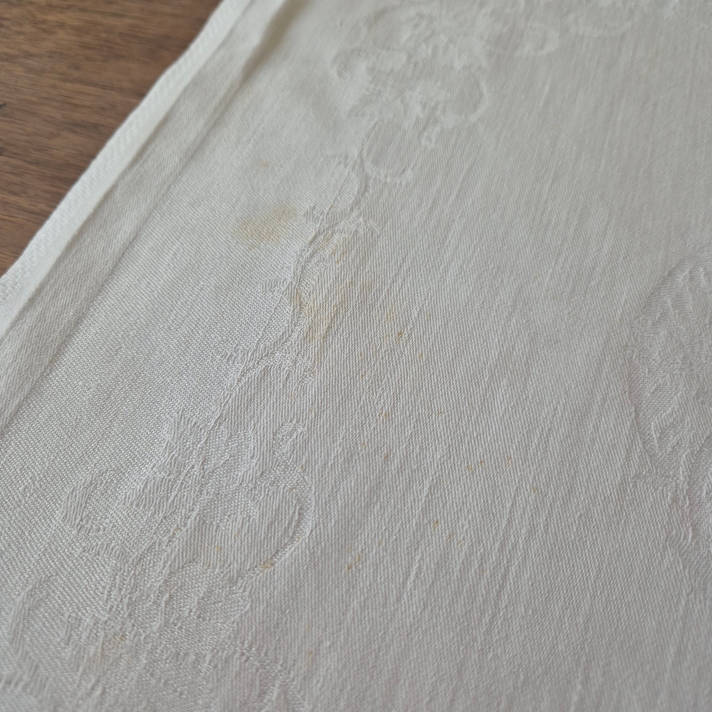 Antikes kleines Jugendstil Serviette/Mitteldecke weiß 47x50cm Damast leichter gelber Fleck
