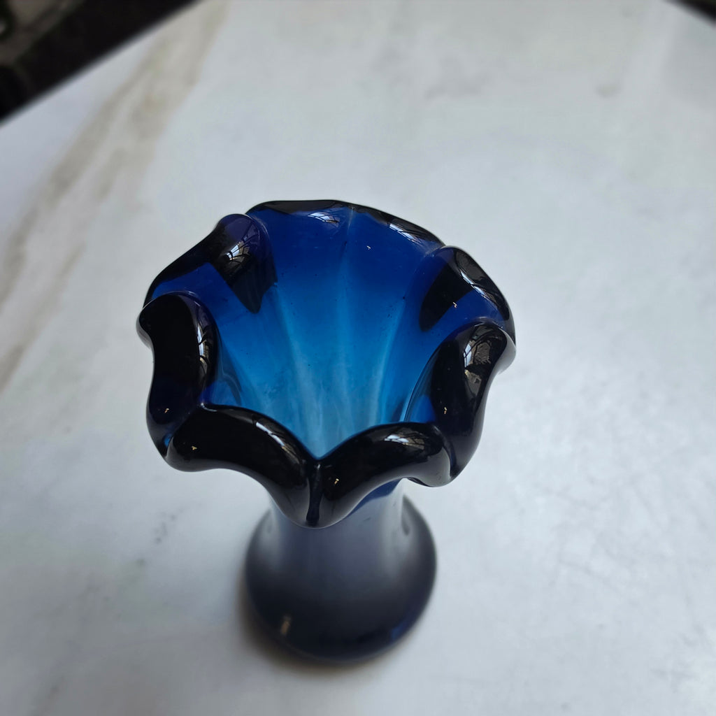 Elegante kleine Glasvase in Kobaltblau – Mundgeblasen - Vintage