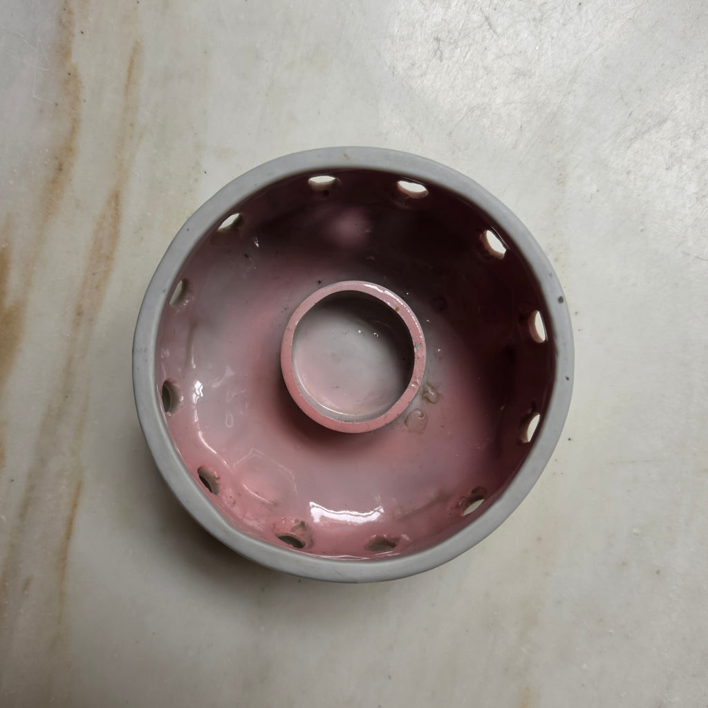 Vintage Keramik-Stövchen "Rosé Elegance" – Mit Reliefmuster & Zartrosa Innenlasur