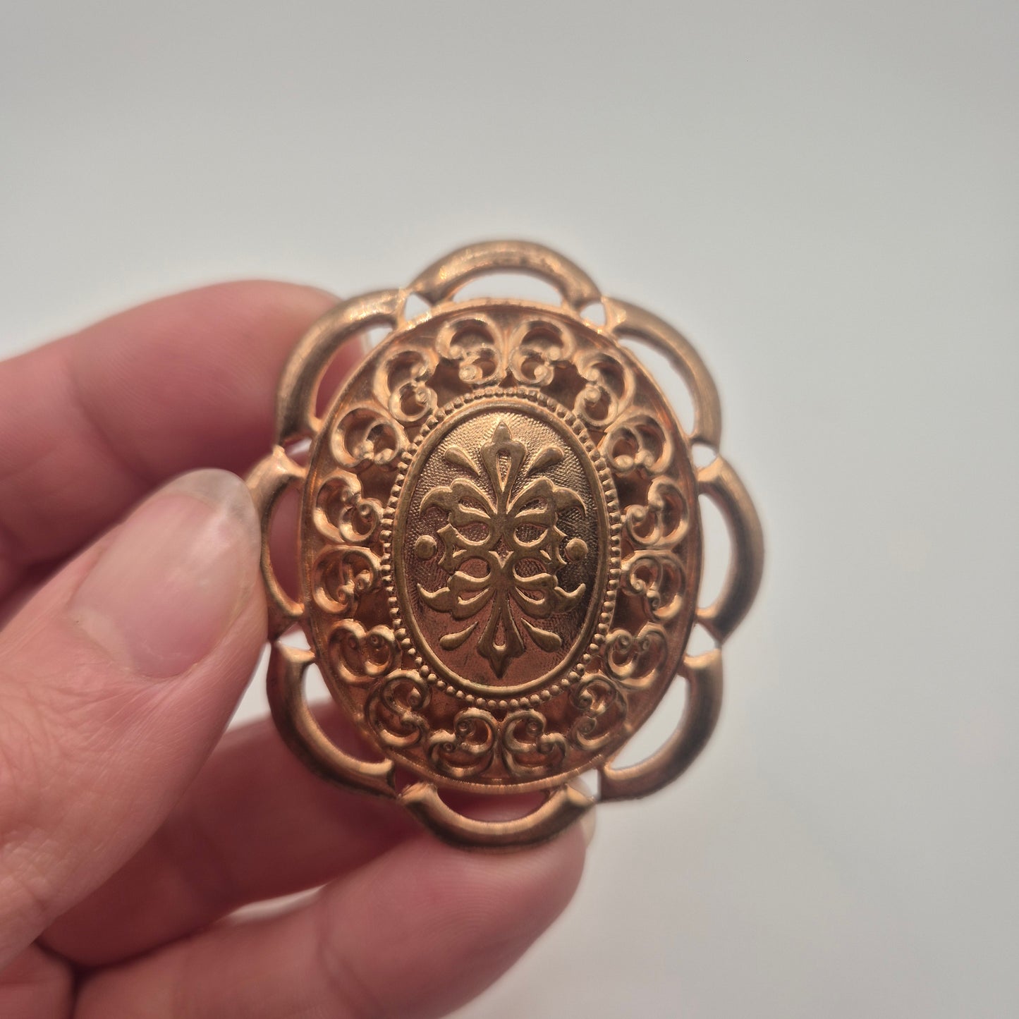 Prachtvolle Vintage Tuchbrosche im Barock-Stil – Elegantes Accessoire für Schals und Tücher