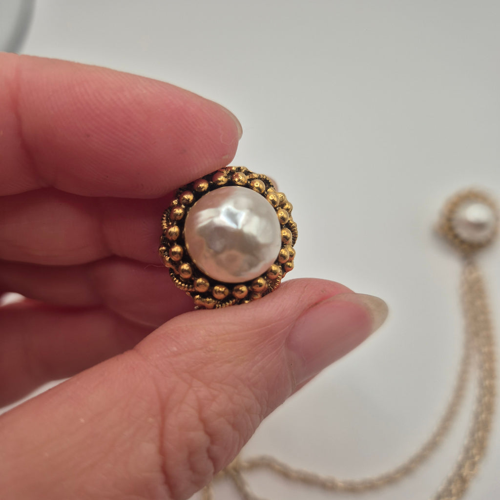Elegante Vintage Kettenbrosche – Zeitloser Perlen-Chic für jeden Anlass