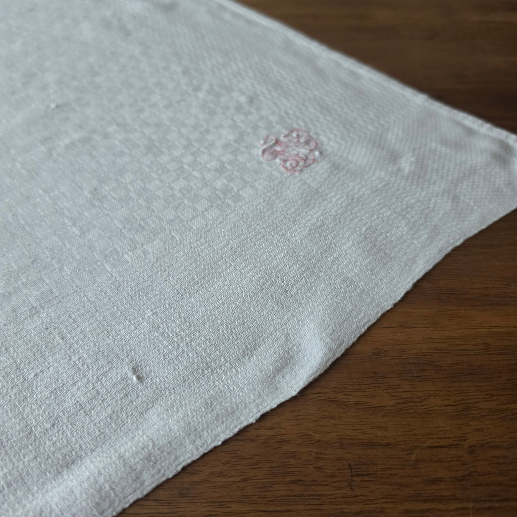 Antike Jugendstil-Mitteldecke - Serviette mit handgesticktem Monogramm M.T. – um 1900 - 69x69cm