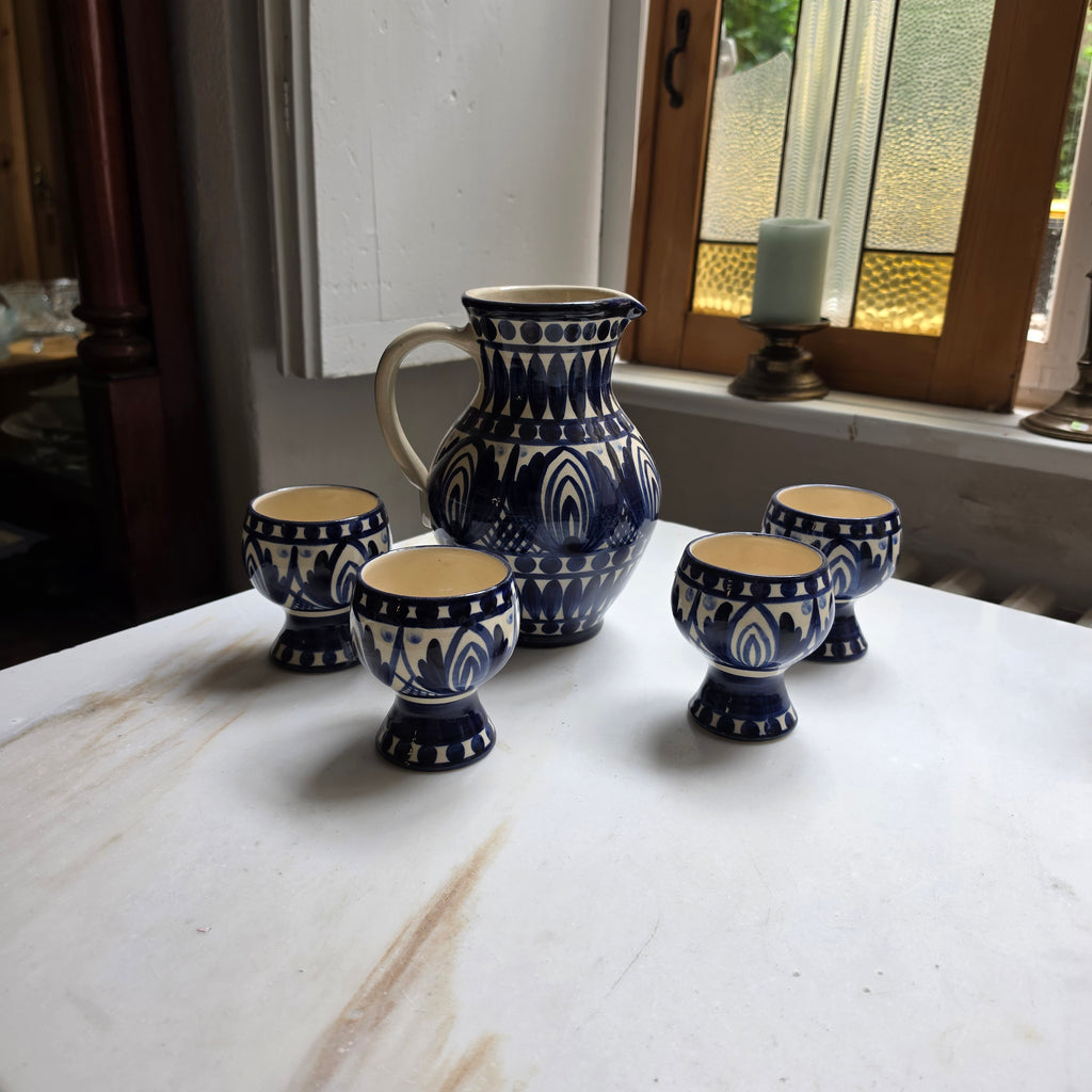 Vintage Keramik Wasser-Set - Saft-Set - Krug mit 4 Kelchen - Bechern - Blau-Weiß Handgemalt
