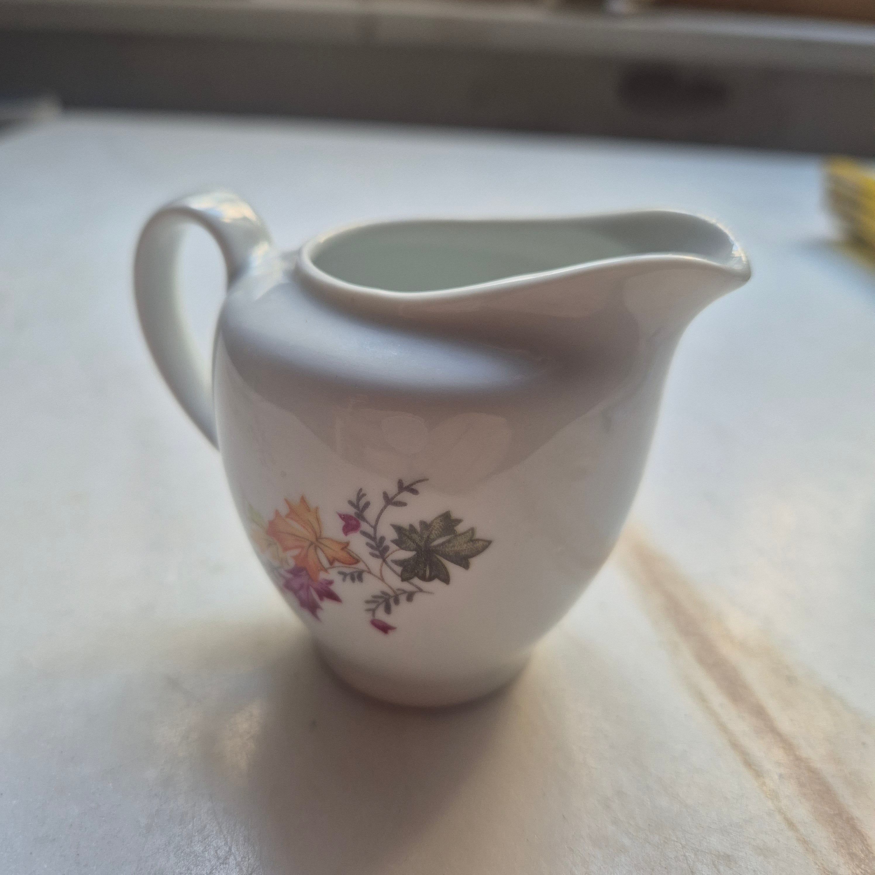 Kleines Milchkännchen von Colditz GDR Blätter