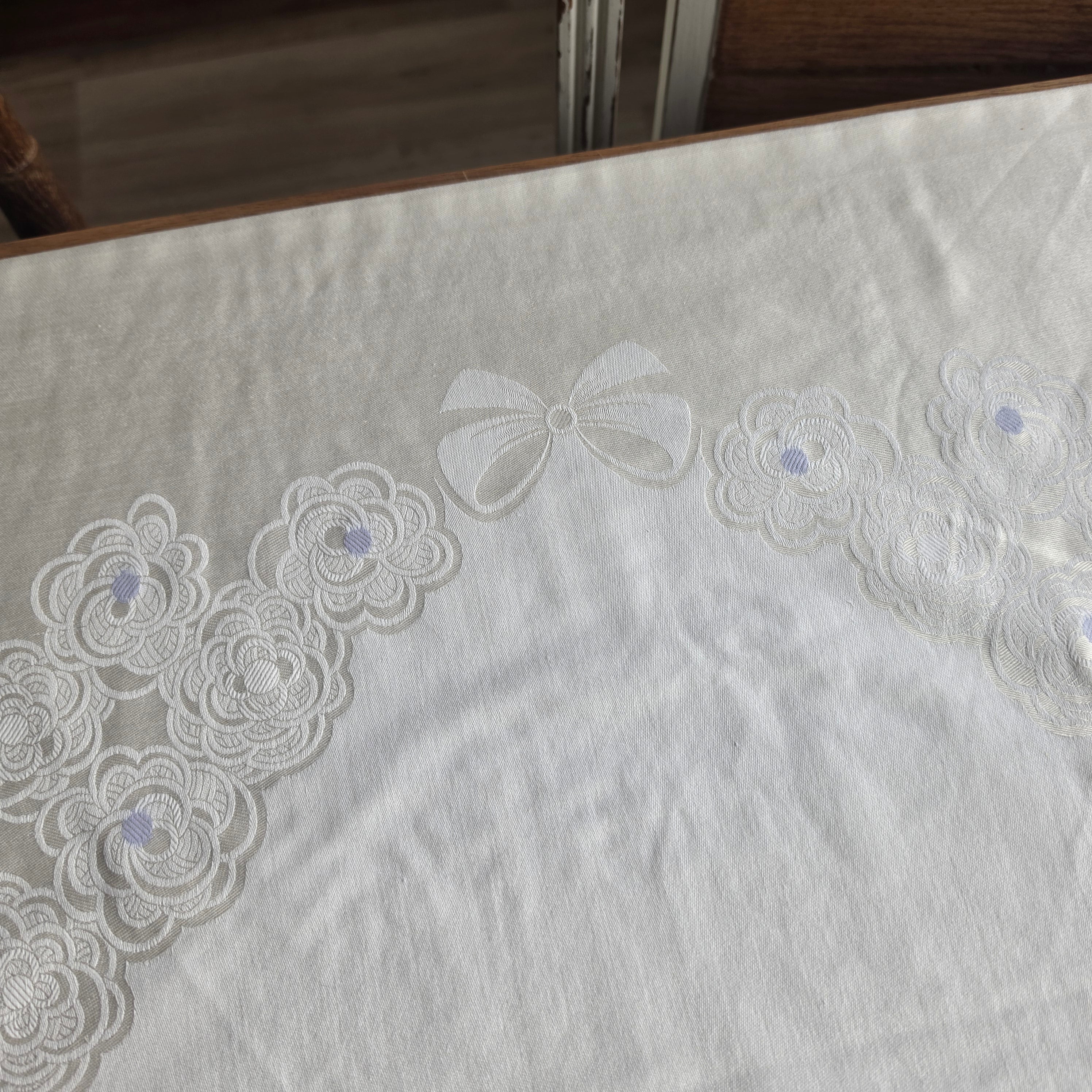 Antiker großer Jugendstil Kopfkissenbezug mit Häkelspitze 75x80cm Baumwolle wei Vintage Kissenbezug mit floraler Relief-Webung & Schleifendetails – Creme