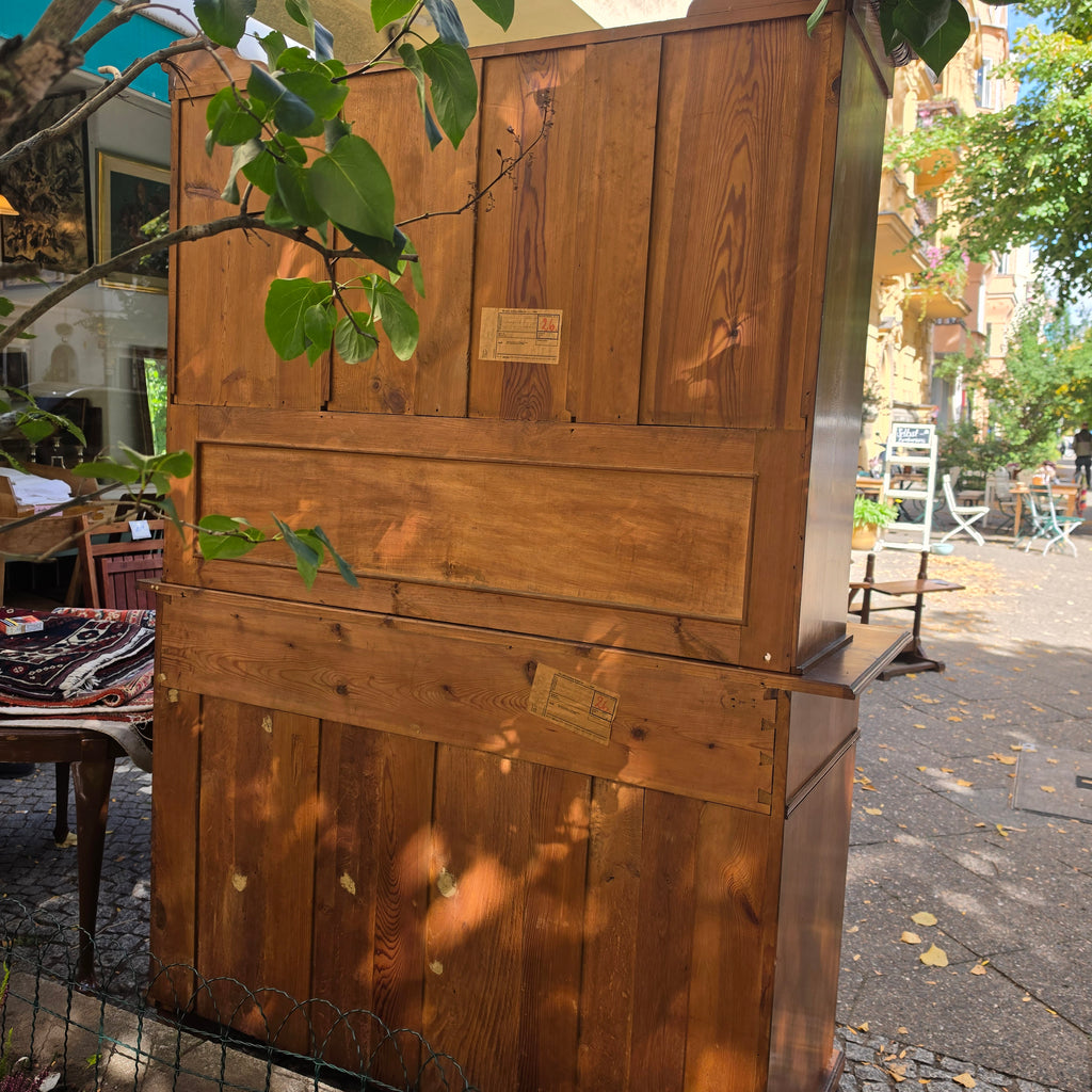 Antikes Küchenbuffet aus Echtholz – Jugendstil Anrichte mit Vitrine & Schnitzereien