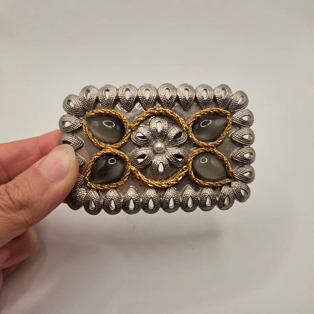 Vintage Schmuck-Gürtelschnalle – Elegante Schließe im Barock-Stil mit Cabochons & Perle, Bicolor