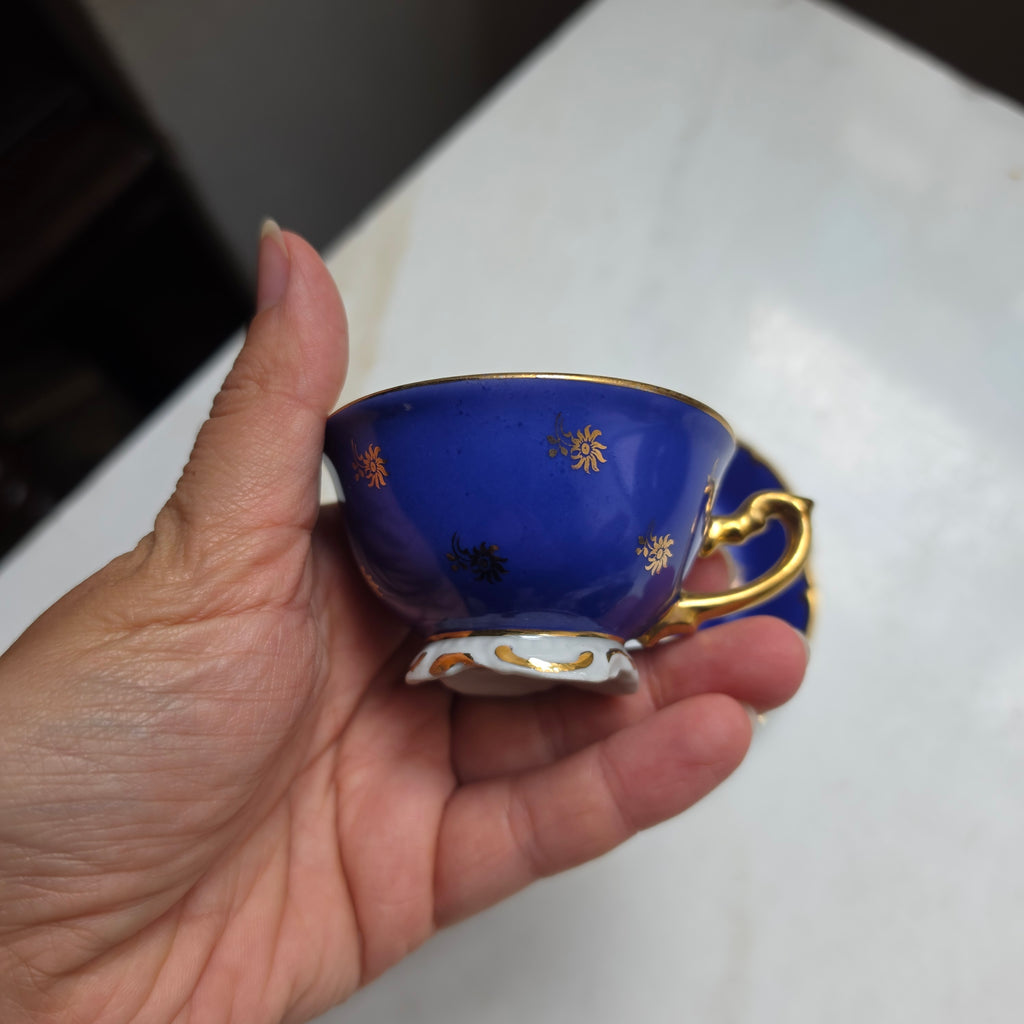 Edle Vintage Mokkatasse mit Untertasse – Kobaltblau & Innenvergoldung (Austria Porzellan)