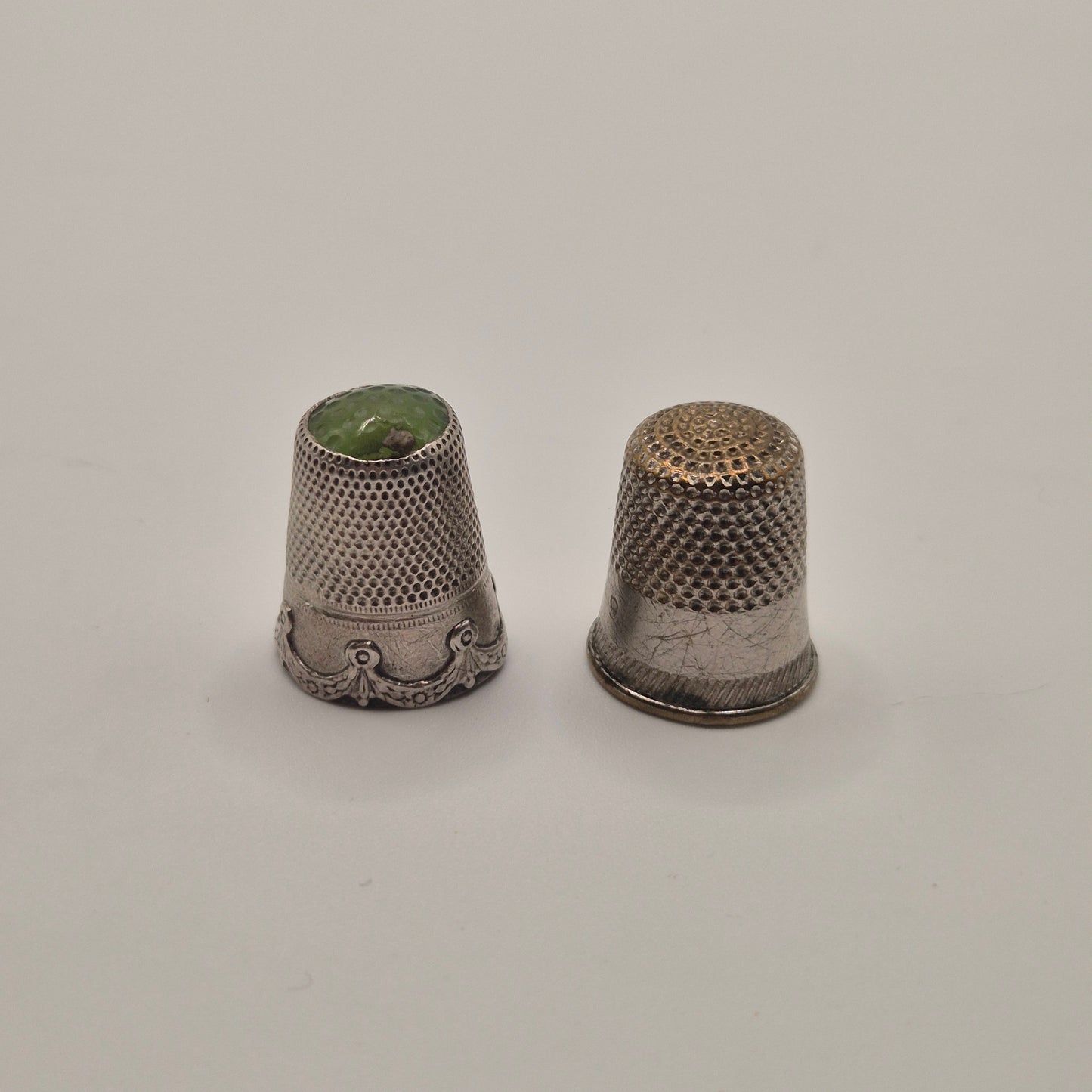 2x Uralte Fingerhüte Metall Jugendstil