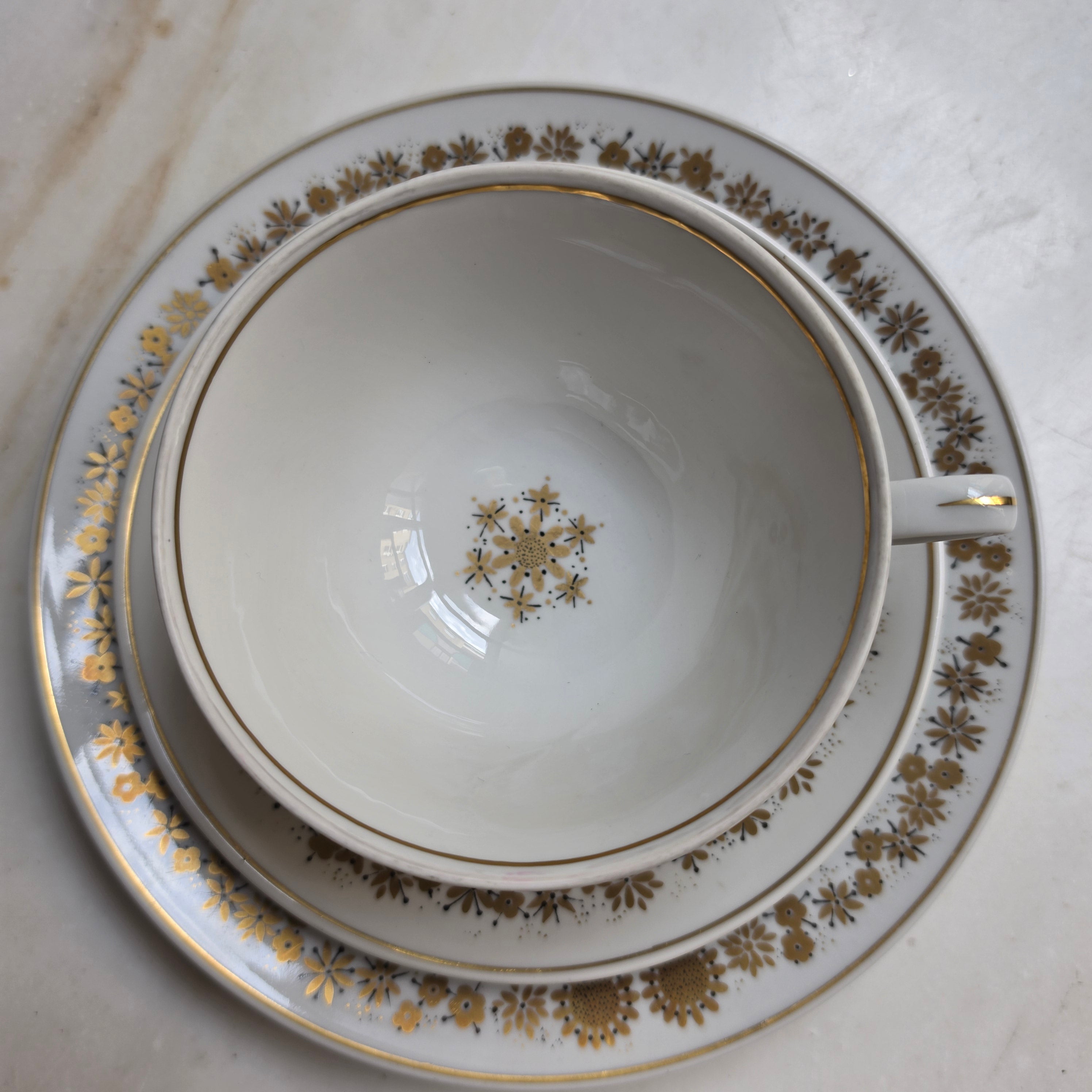 Antikes Teegedeck 3-teilig – CP Lettin Porzellan mit goldener Ornamentik & Goldrand