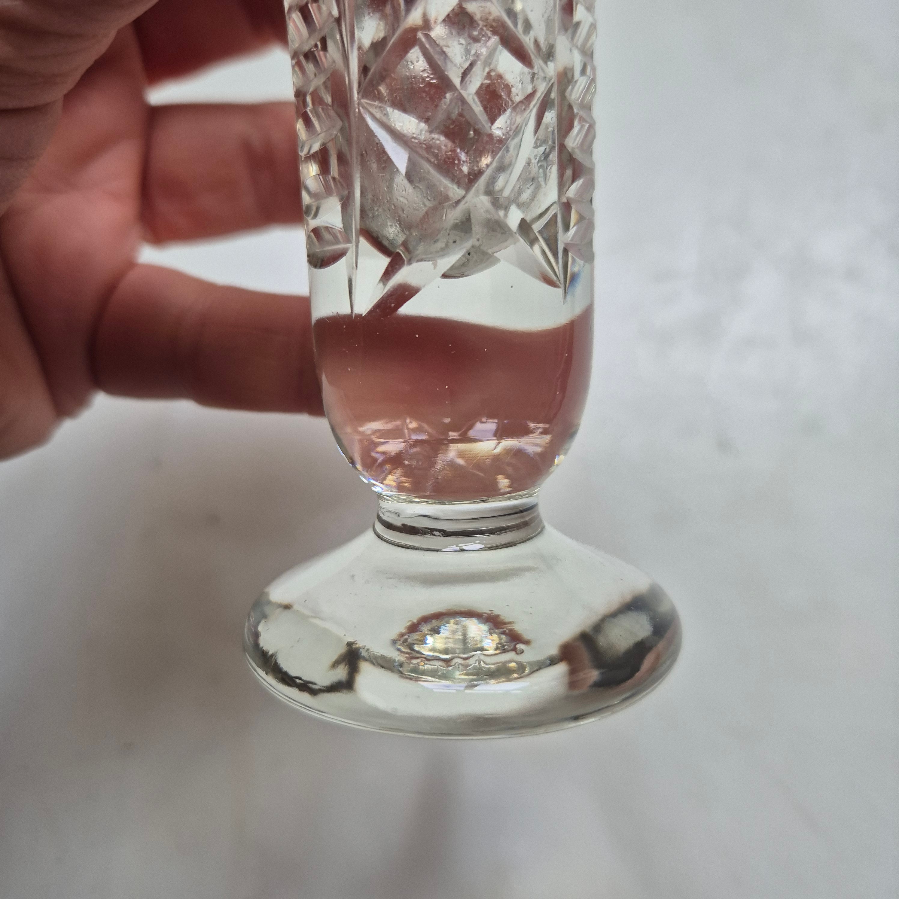 Vintage kleine Kristallvase auf Fuß