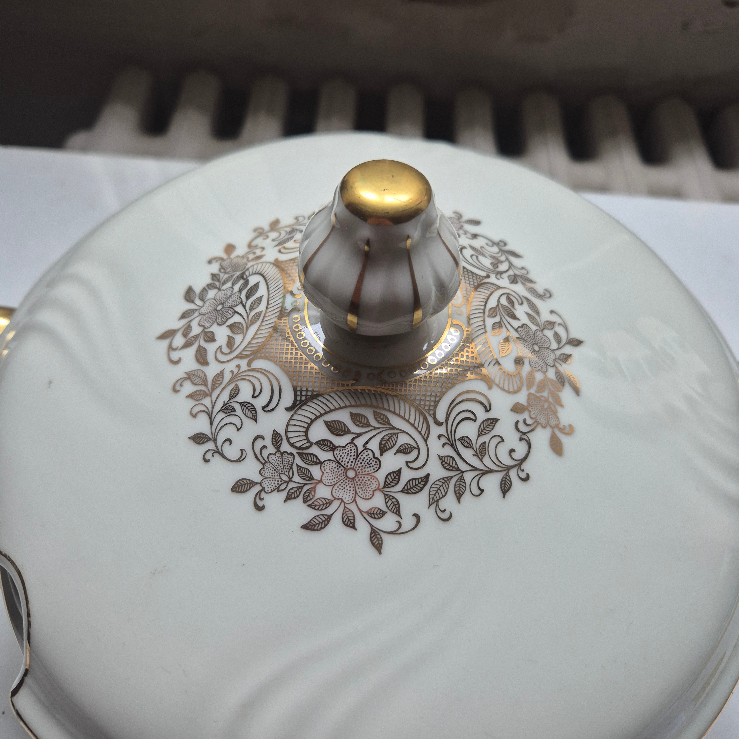 Alte große Suppenterrine mit Deckel Vintage Bavaria Porzellan elfenbein gold