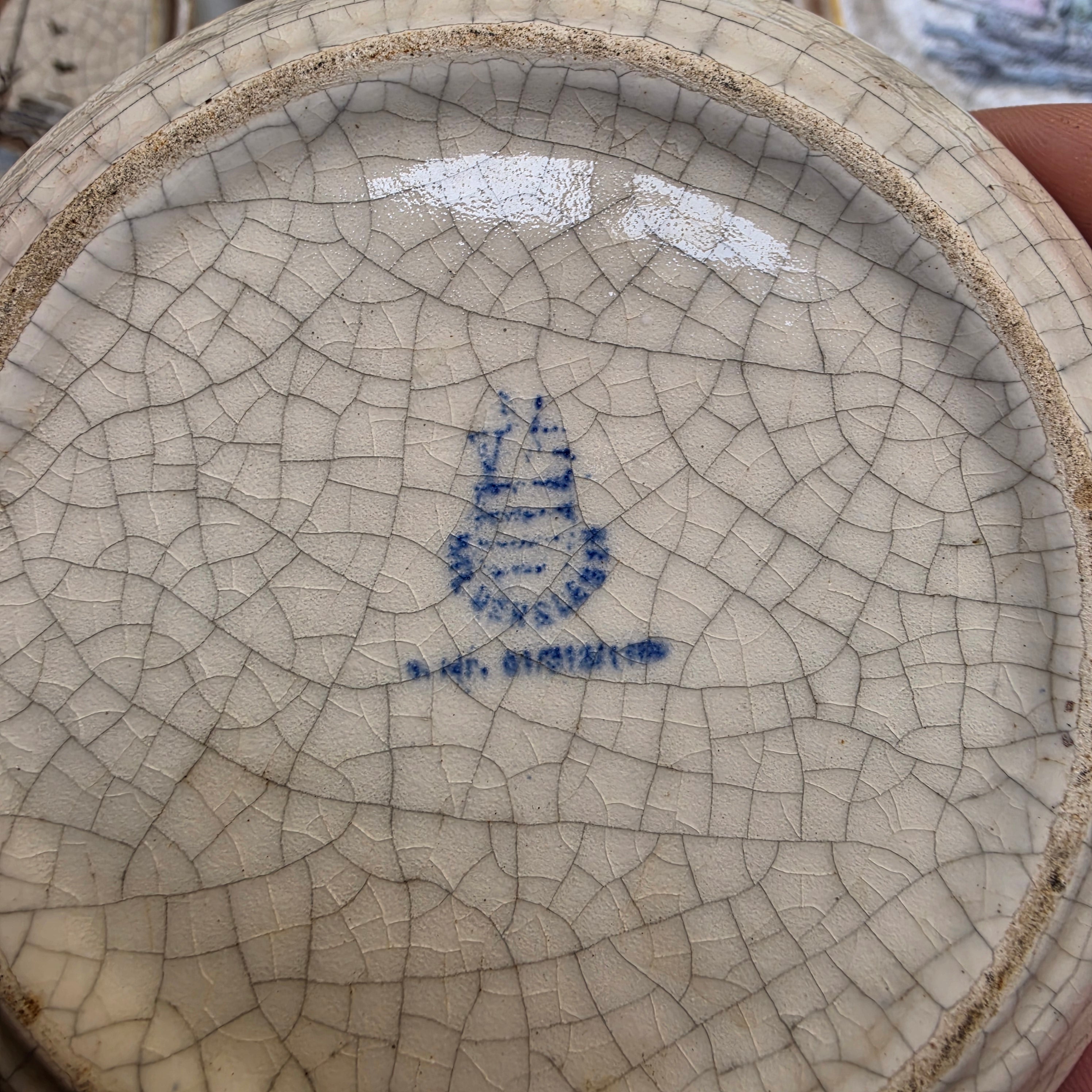Vintage Keramik-Untersetzer Set „Maritim“ mit schmiedeeisernem Halter – 9-teilig – Mid-Century Craquelé