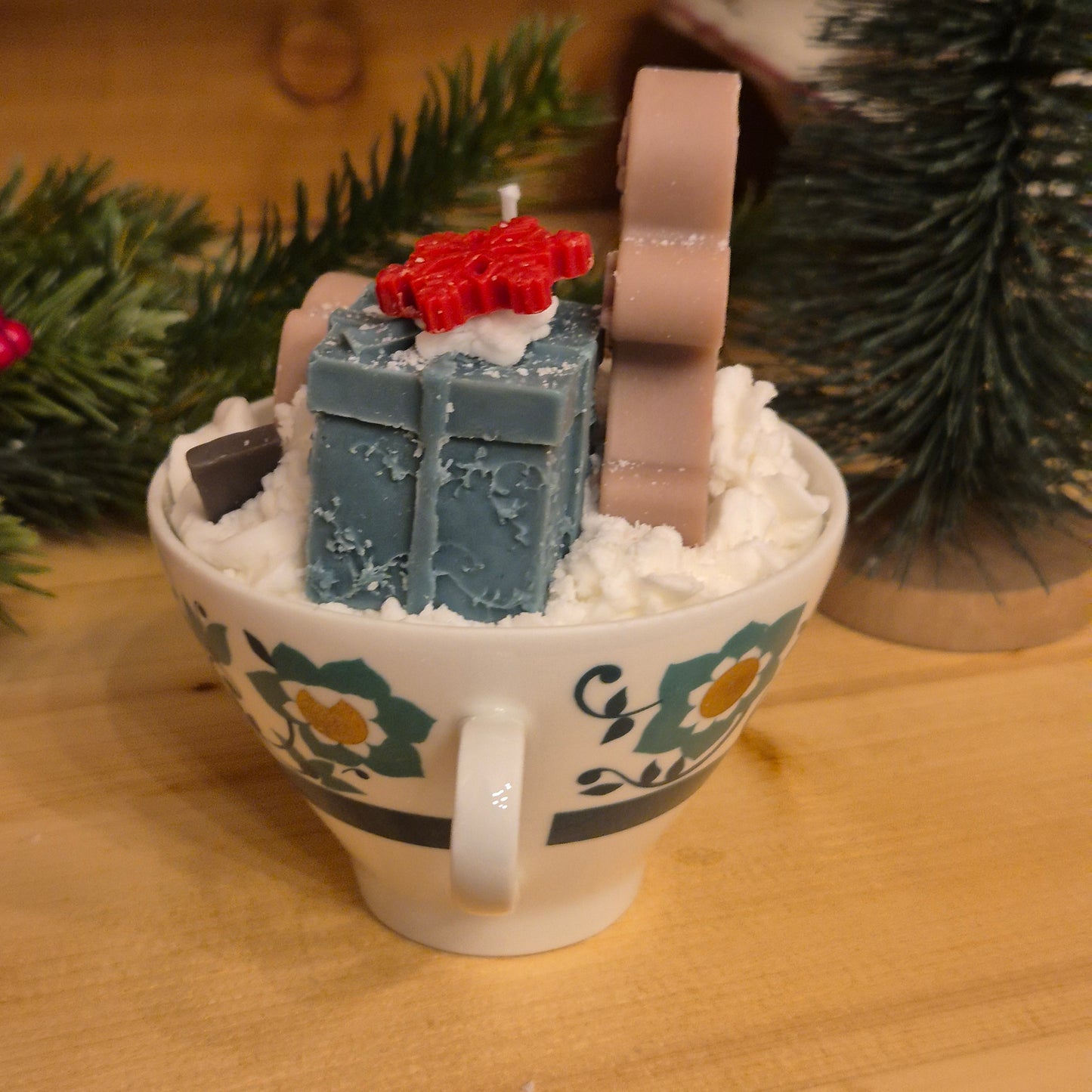 Handgemachte Sojawachskerze Weihnachtesgeschenk Sahne Lebkuchen Dessert in Antiker Porzellan Tasse Lettin DDR