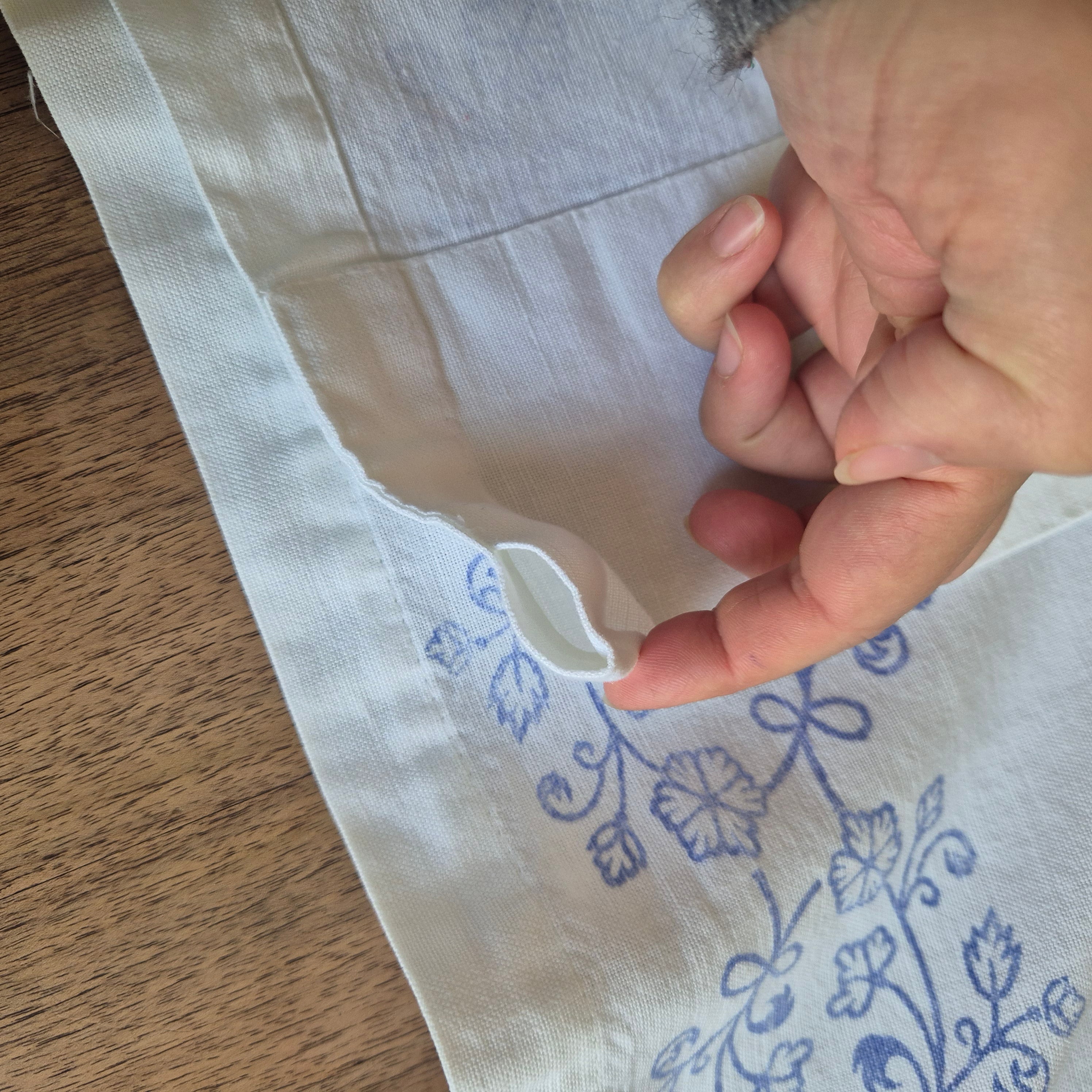 Vintage Baumwolle Gardine mit blauem Stempel Muster rechte Seite 118x166cm Handgemacht