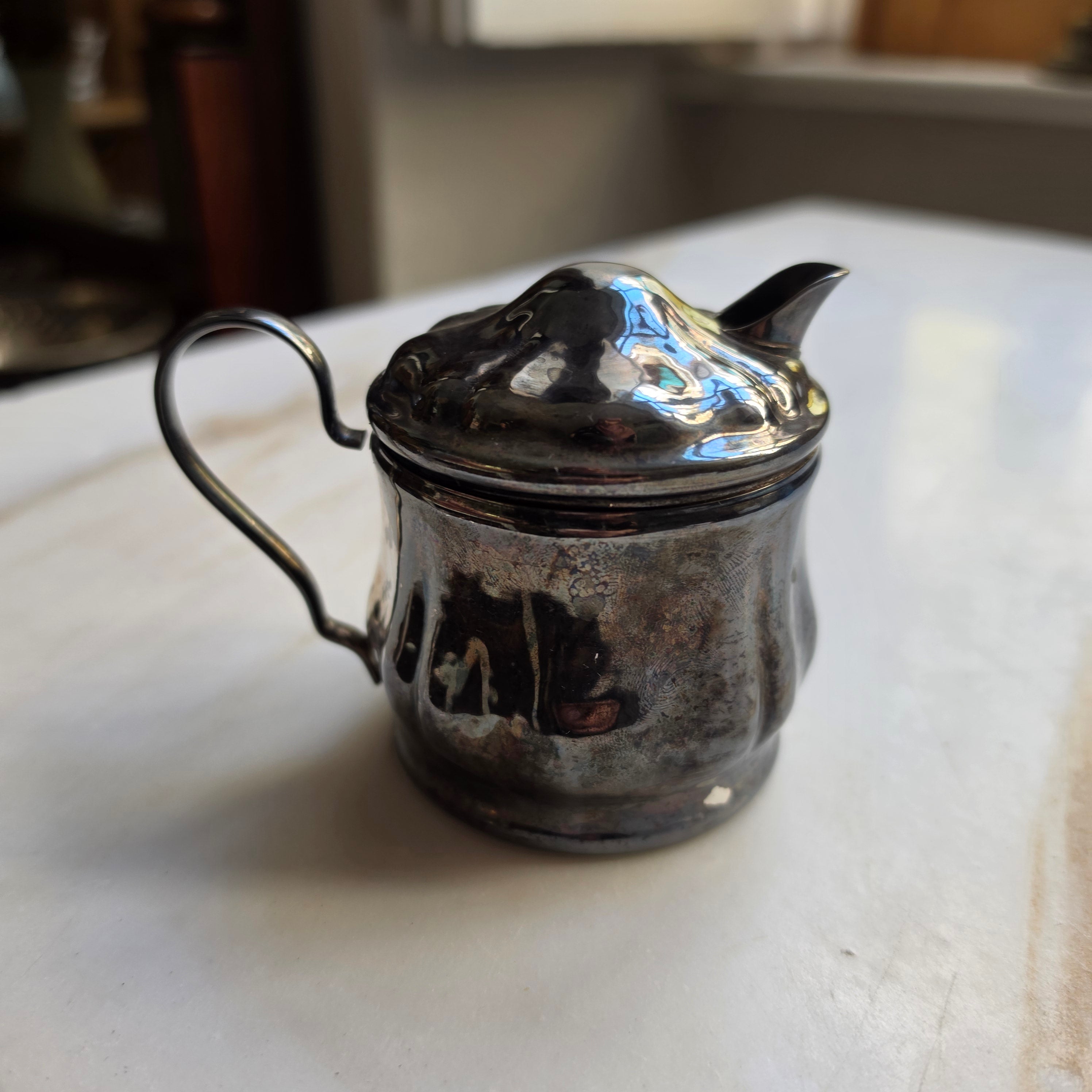 Altes versilbertes Milchkännchen Sahnekännchen Metall zum aufpolieren!