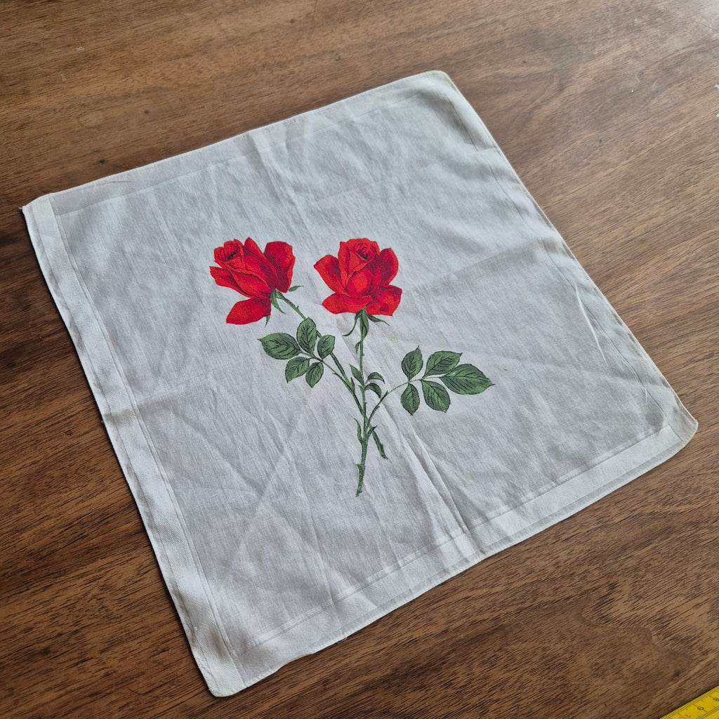 Vintage Stofftaschentuch weiß mit Rosen bedruckt Baumwolle 31x33cm