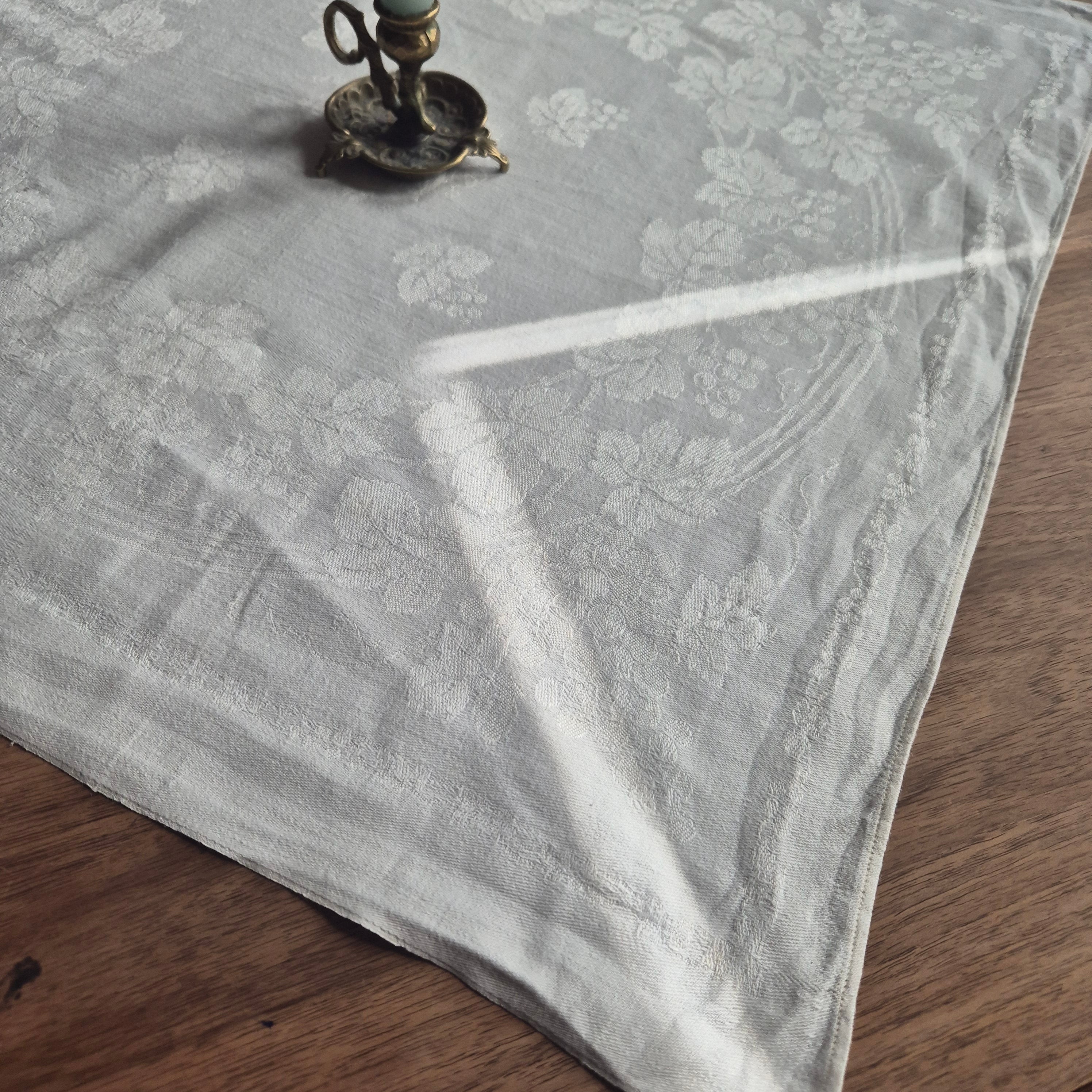 Antike Serviette /Mitteldecke Damast quadratisch cremeweiß Baumwolle 56x58cm Traubenmotiv 🤍