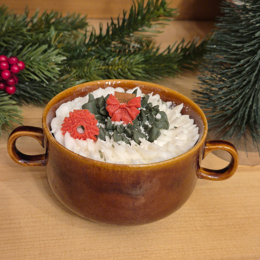 Handgemachte Sojawachskerze Weihnachtesgeschenk Sahne Dessert in Antiker Keramik Suppentasse GDR