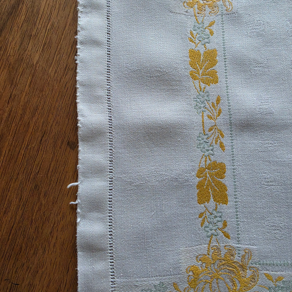Elegante Vintage-Stoffserviette Zierdeckchen mit floraler Stickerei - Monogramm E.B.
