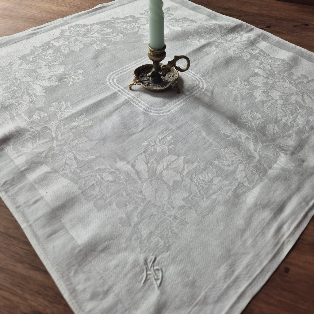 Antike Serviette oder Mitteldecke bestickt weiß klein 54x56cm Monogramm M.D. Damast 🤍