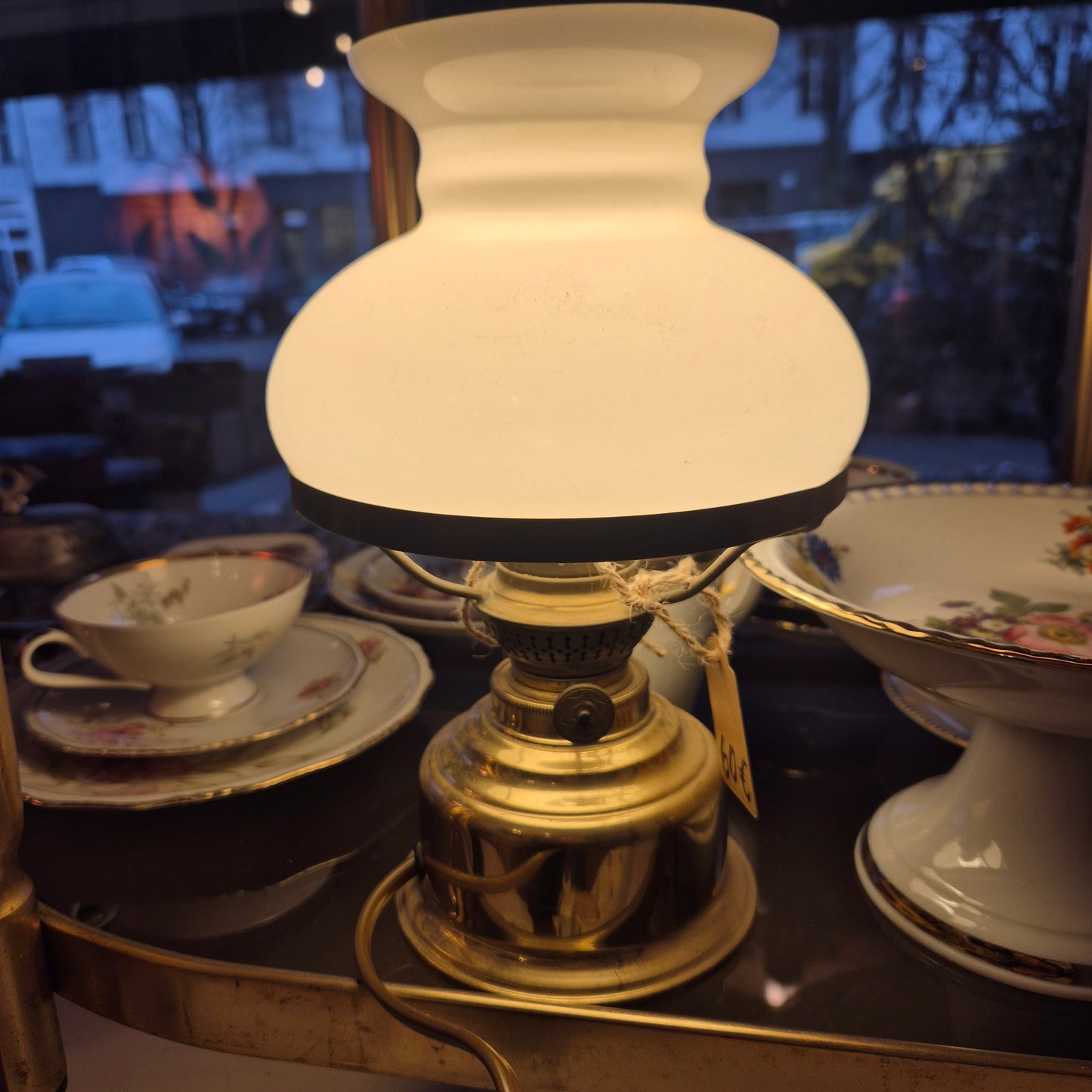 Antike Messing Petroleumlampe (ohne Schalter & mit kurzem Kabel)