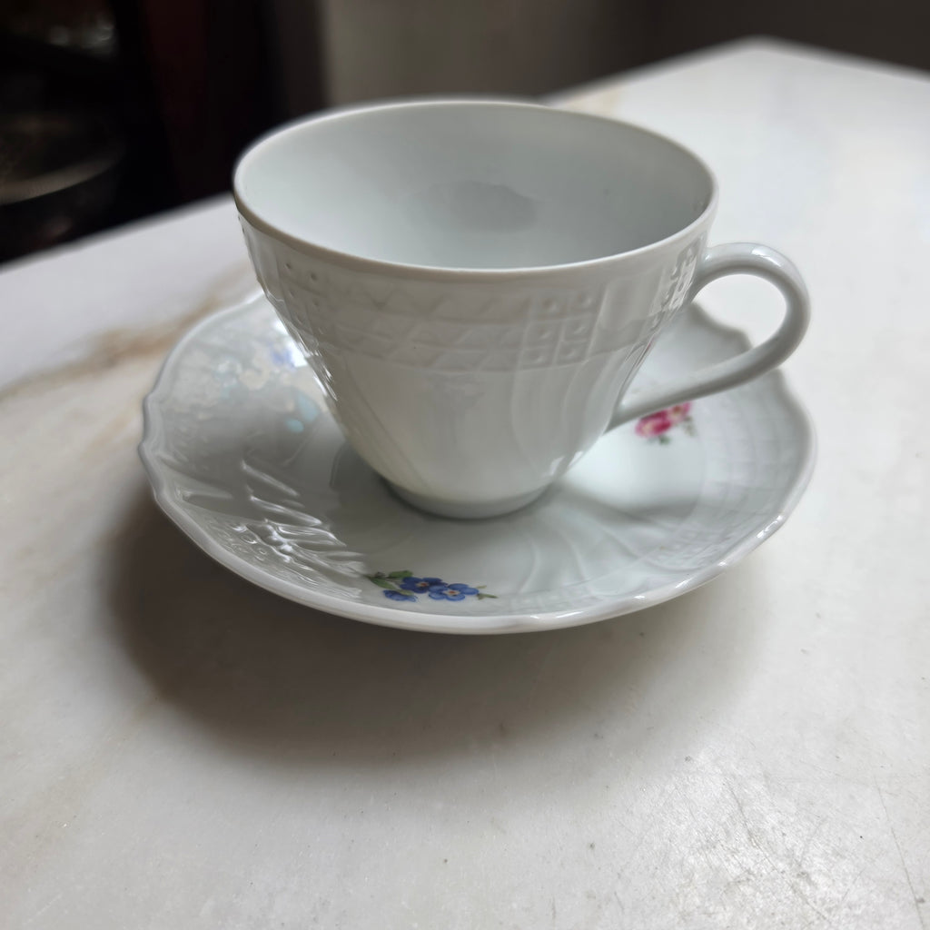 Vintage Hutschenreuther Dresden Kaffeetasse mit Untertasse – Feines Porzellan mit Blumendekor & Relief