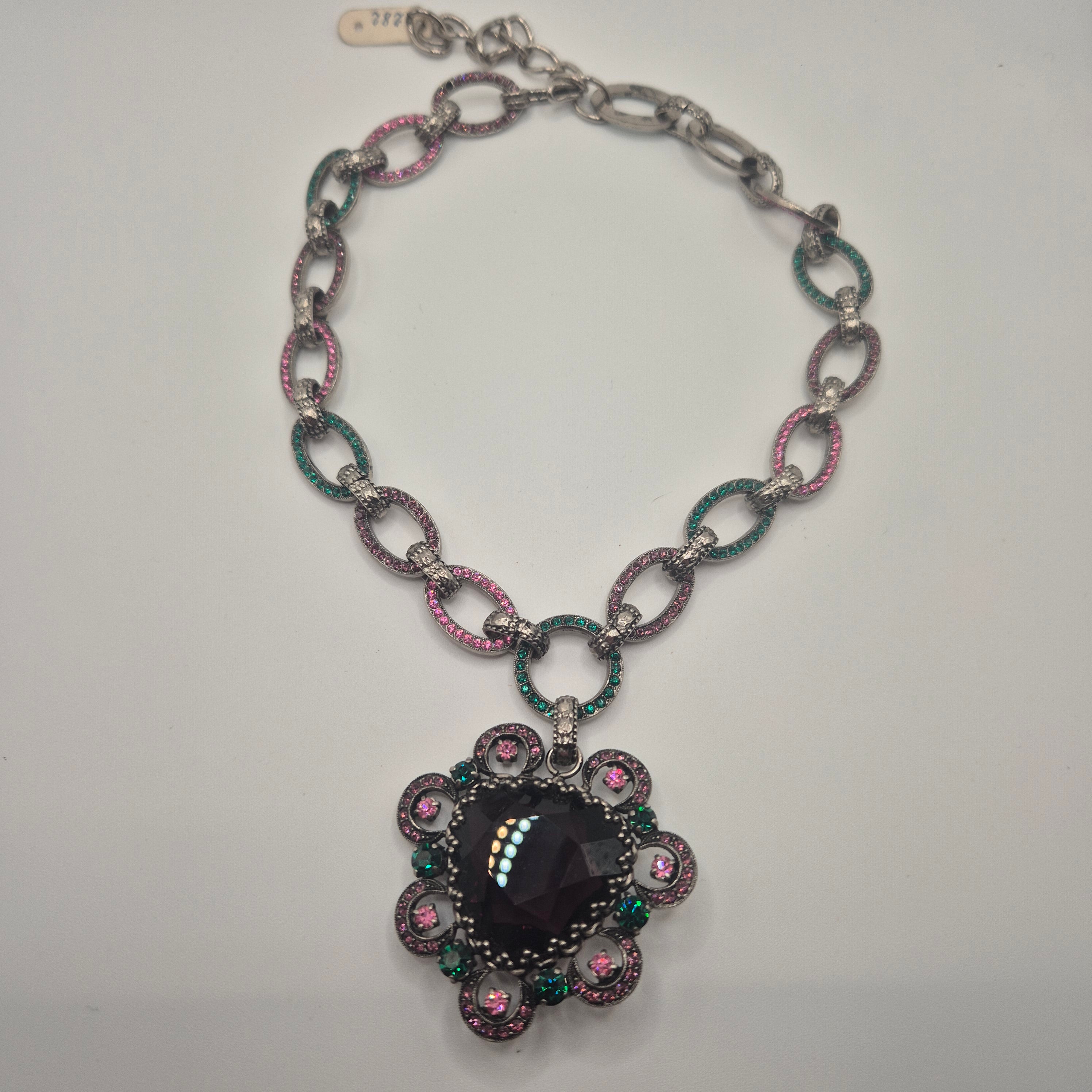 Extravagante Vintage-Halskette im Barock-Stil – Statement-Piece mit dunklem Glas Amethyst & bunten Akzenten
