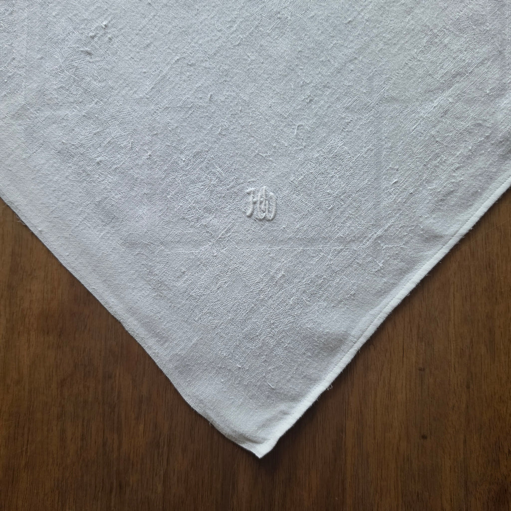 Antike Damast-Serviette mit floralem Webmuster - 45x48cm - Monogramm H.W.