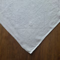 Antike Damast-Serviette mit floralem Webmuster - 45x48cm - Monogramm H.W.