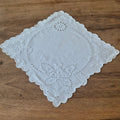 Antikes kleines Zierdeckchen weiß bestickt Schmetterling Baumwolle 35x35cm oval