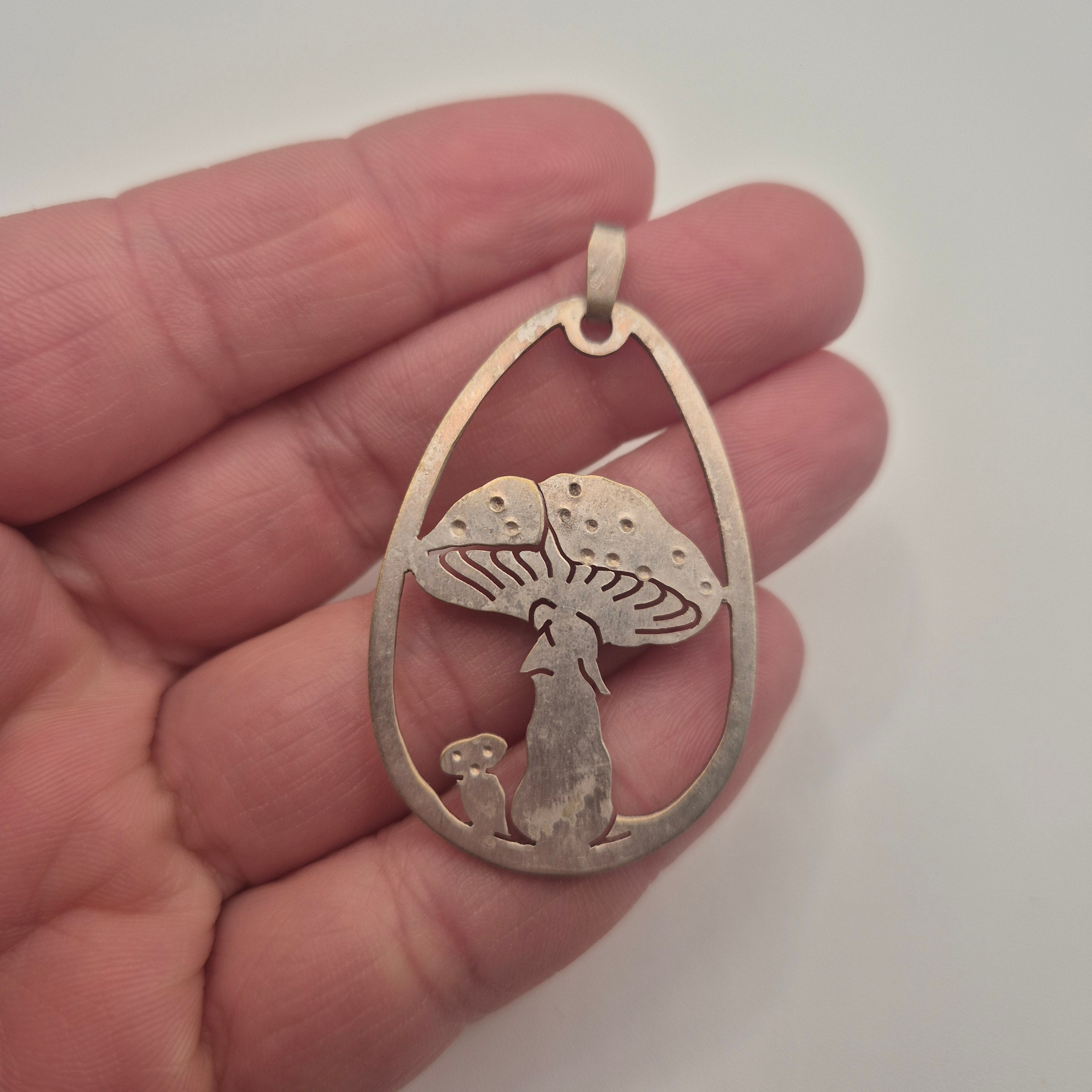 Handgemachter Vintage Pilz-Anhänger – Cut-Out Design🍄