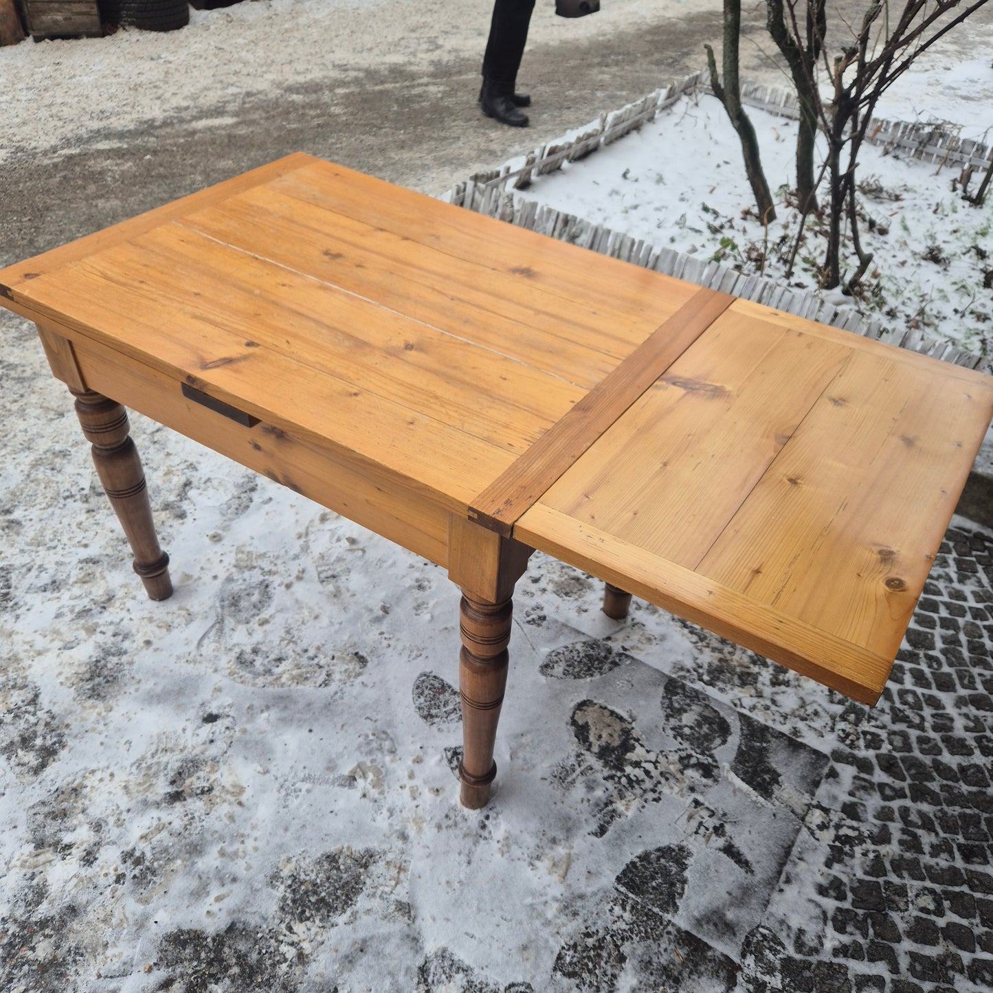 Antiker Gründerzeit Tisch - ausziehbar mit gedrechselten Füßen & Schublade