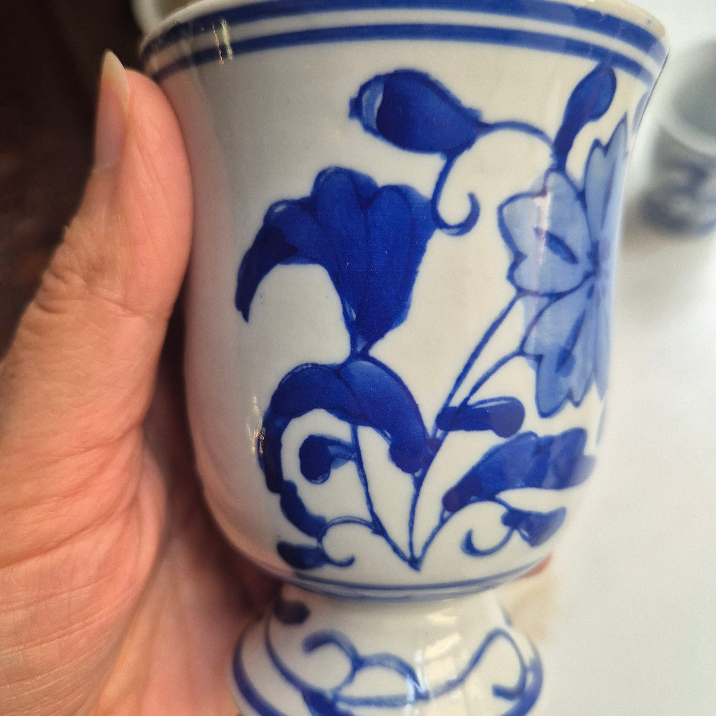 1x Antiker handbemalter Milchbecher blau weiß Porzellan ohne Henkel
