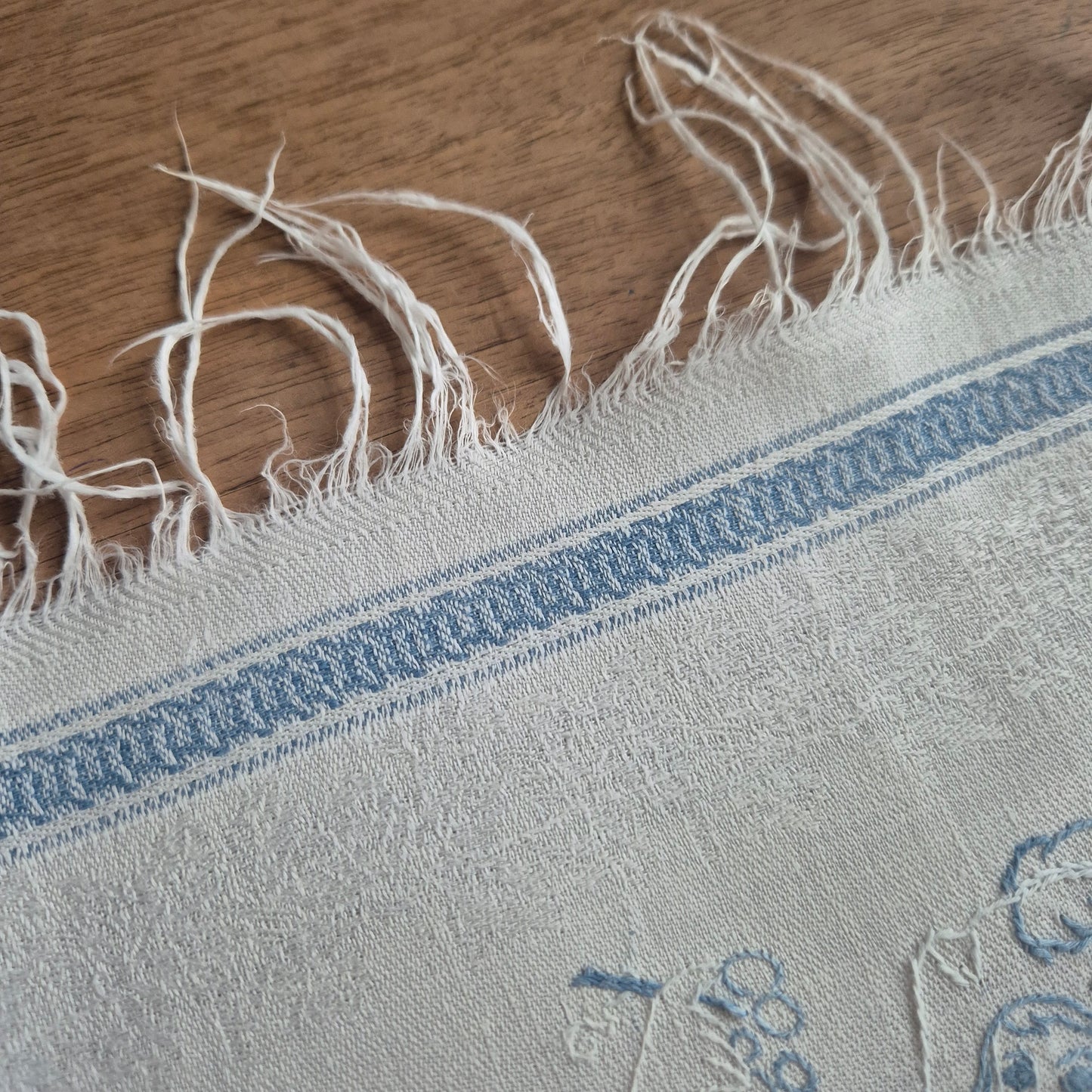 Antiker Baumwolle Tischläufer handbestickt mit mini Fleck! 32x170cm blau weiß