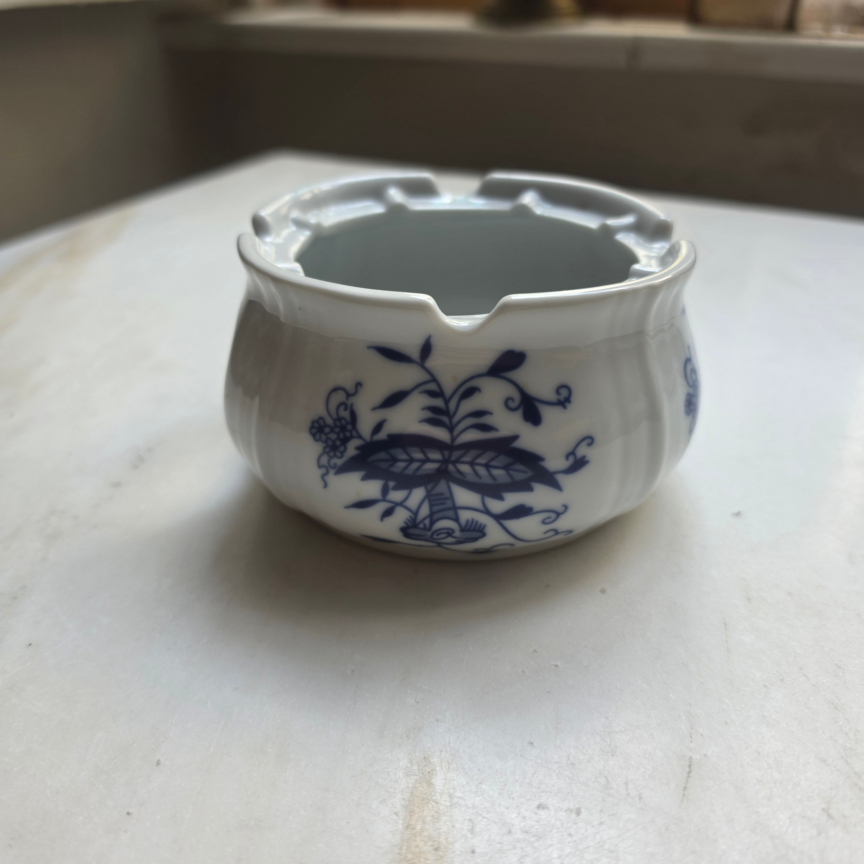 Vintage Stövchen blau weiß Zweibelmuster