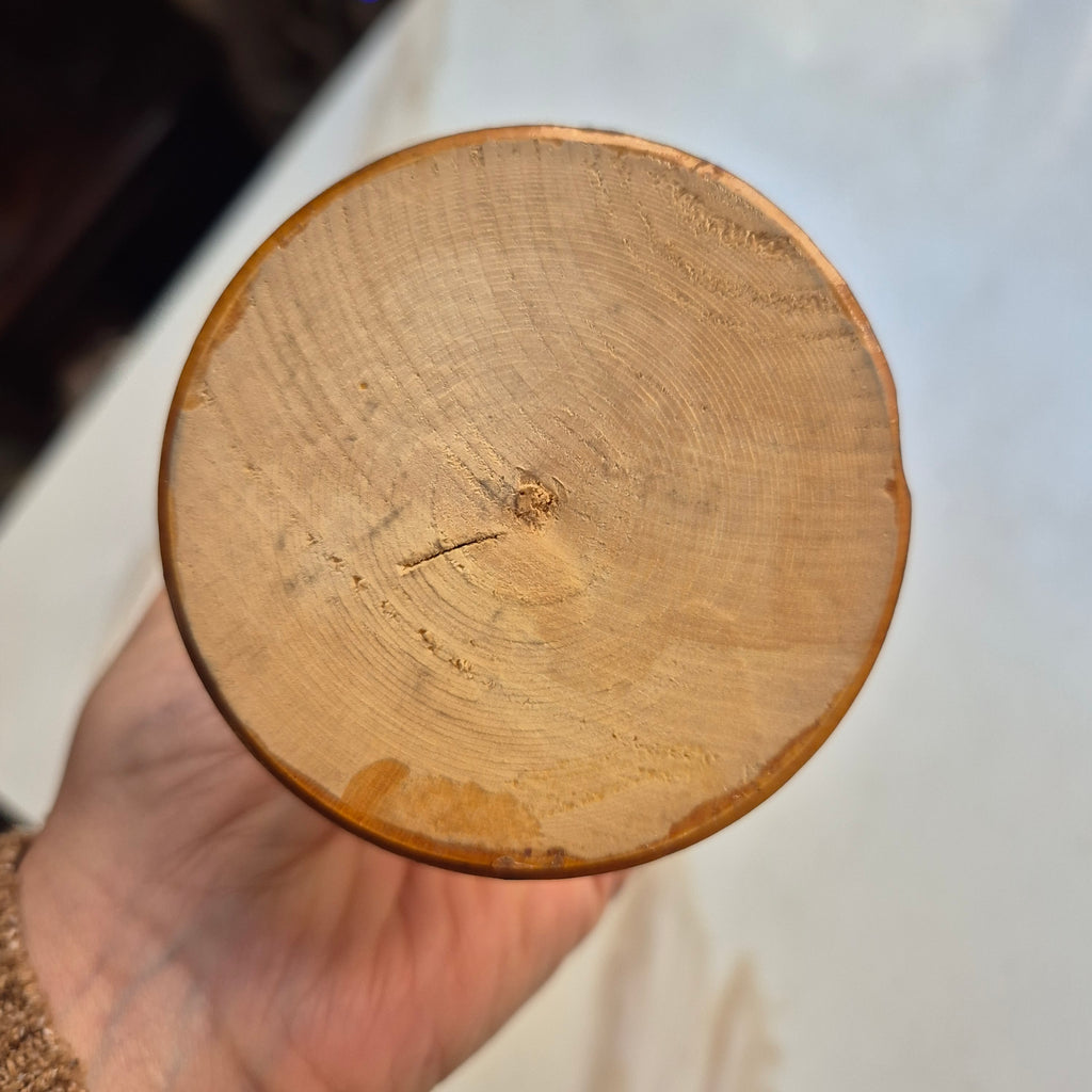 Handbemalter Kerzenständer aus Holz im rustikalen Design