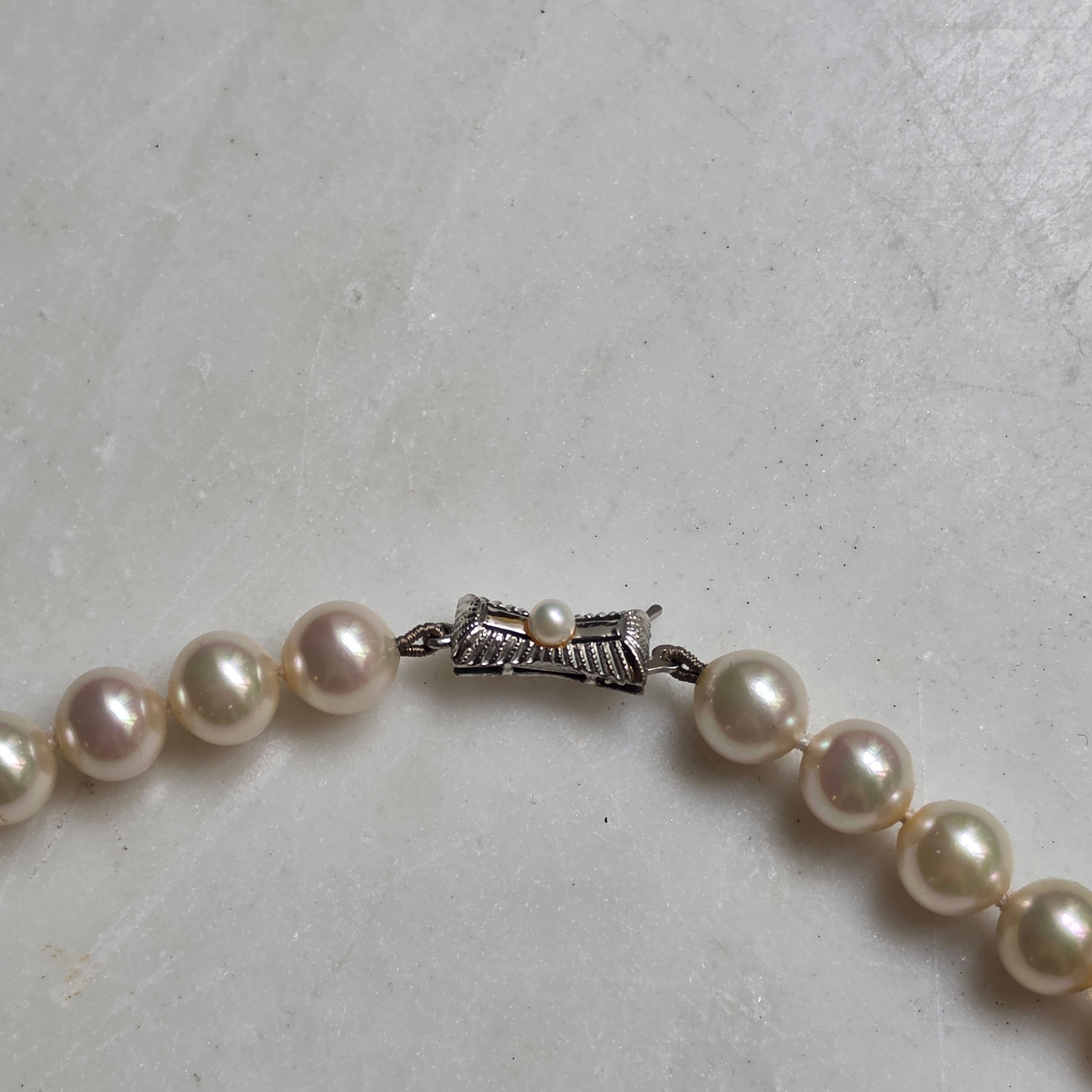 Elegante Perlenkette mit 835 Silber-Steckschloss – Shimmering Modeschmuck-Perlen mit bronzegoldenen Akzenten