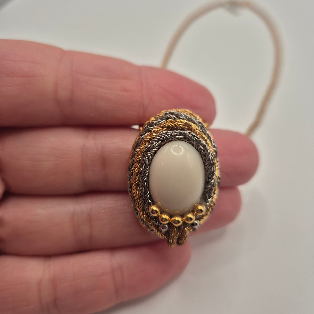 Vintage Halskette mit Anhänger edel Unikat Handmade 80er Jahre gold cremeweiß