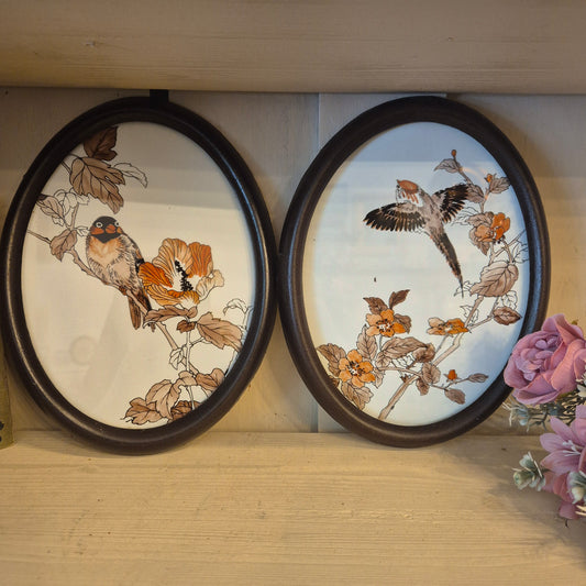 Zwei wunderschöne Glasmalerei Vintage Bilder Oval Vögel 50er Jahre