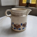 Vintage Keramik - Milchkännchen mit Herz-Dekor – Wächtersbach Stil (Braun/Blau)