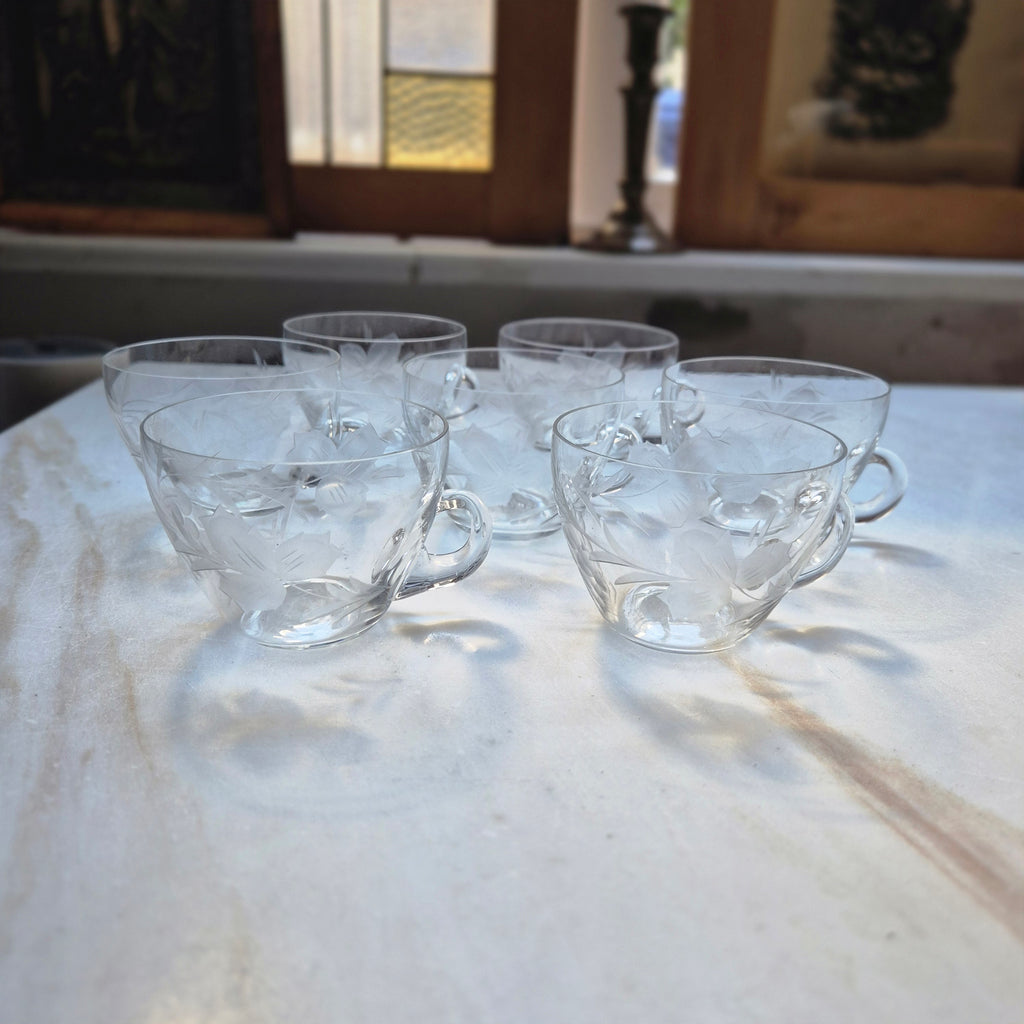 7x Vintage Teegläser mit geschliffenem Motiv
